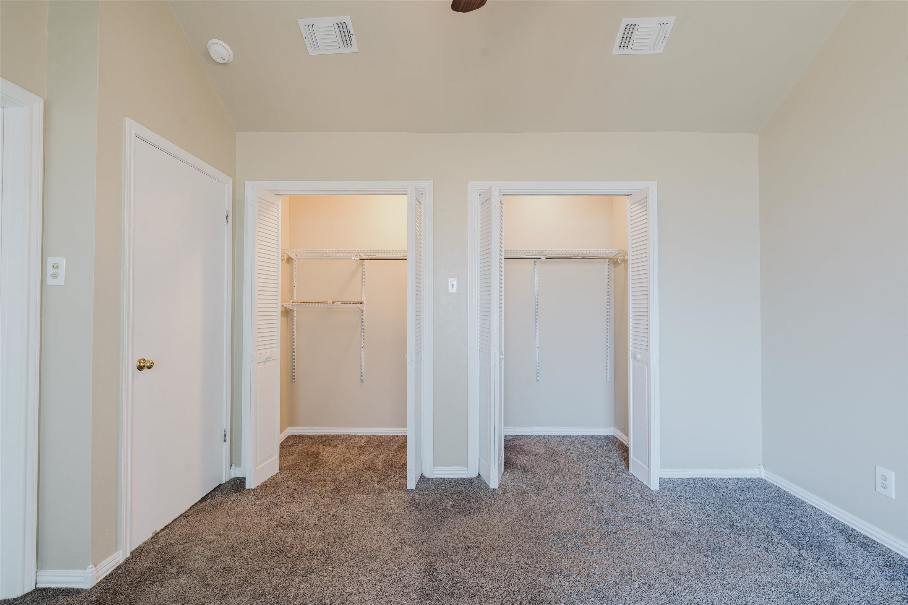 8902 Navajo Ln