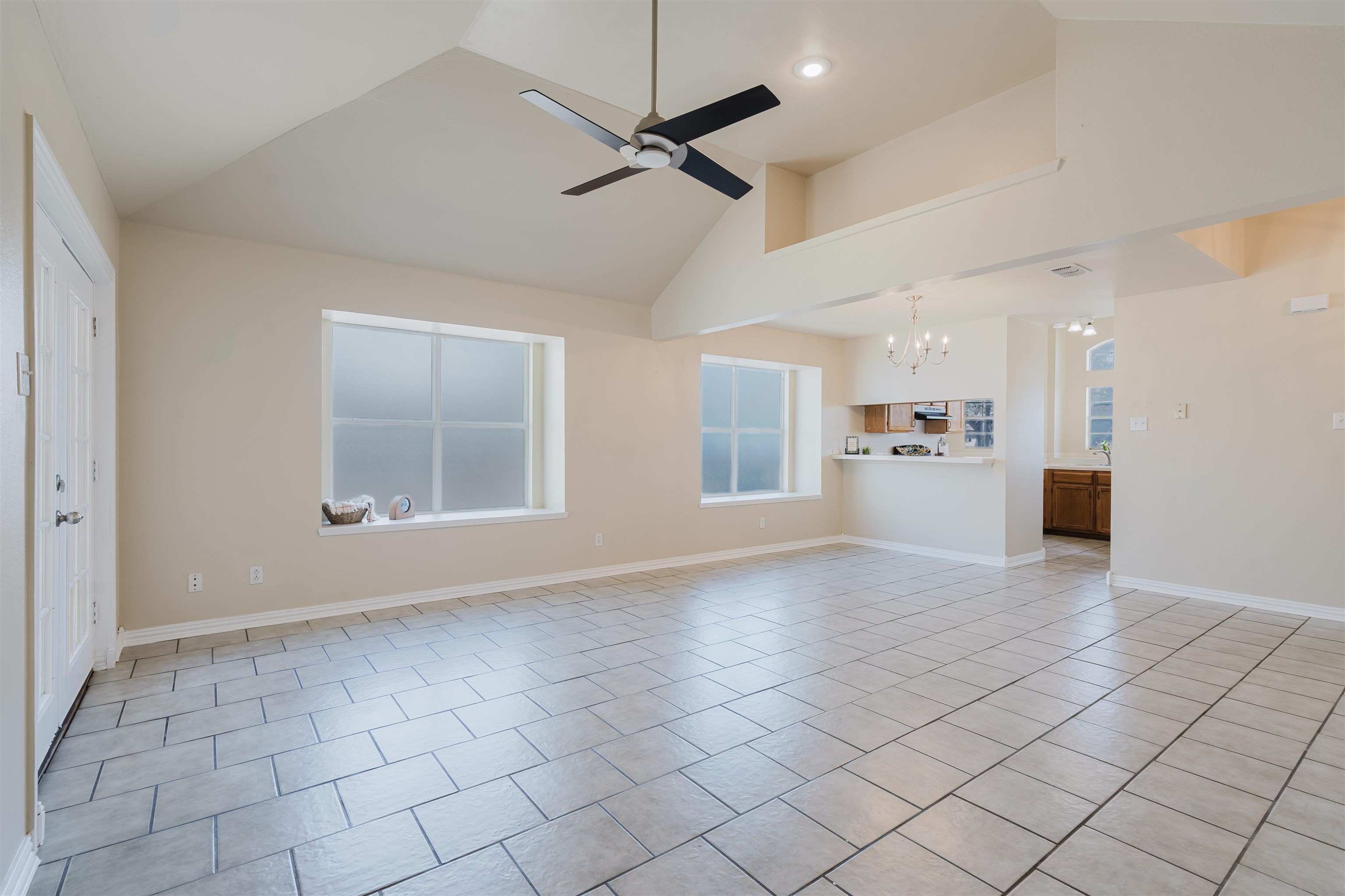 8902 Navajo Ln