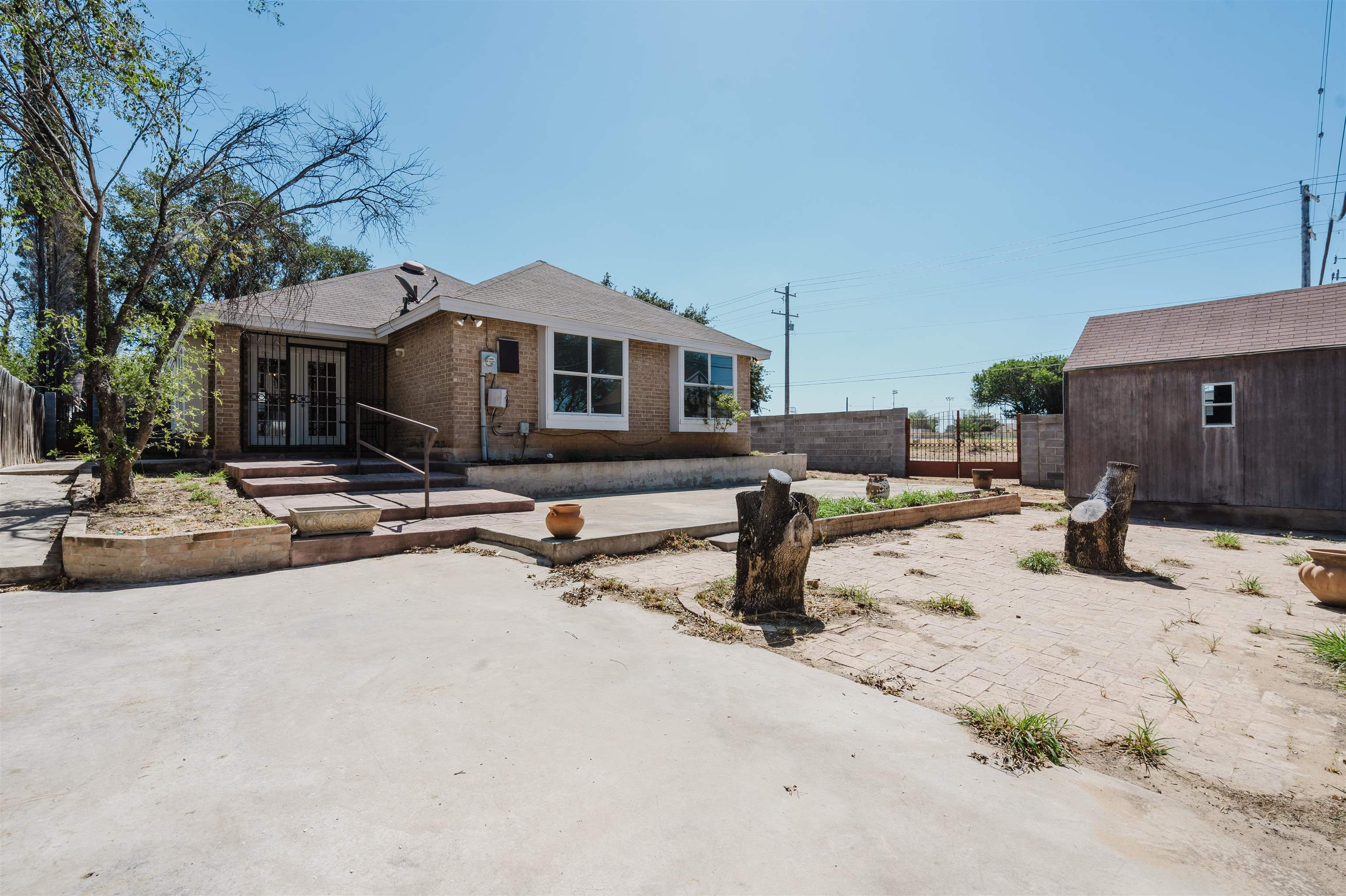 8902 Navajo Ln