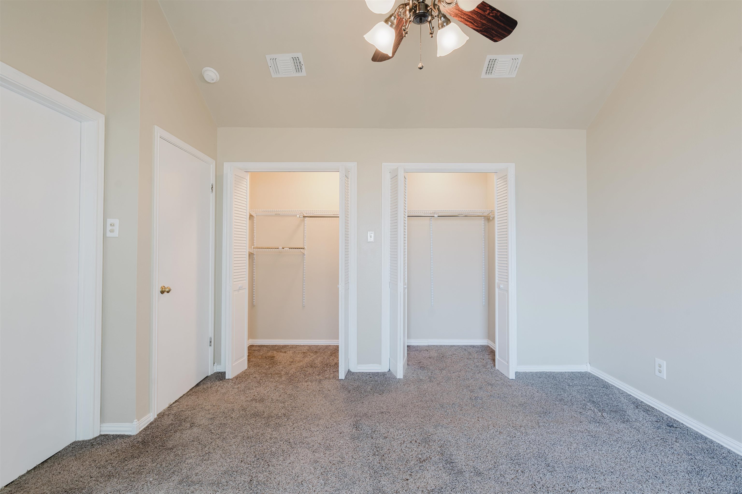 8902 Navajo Ln