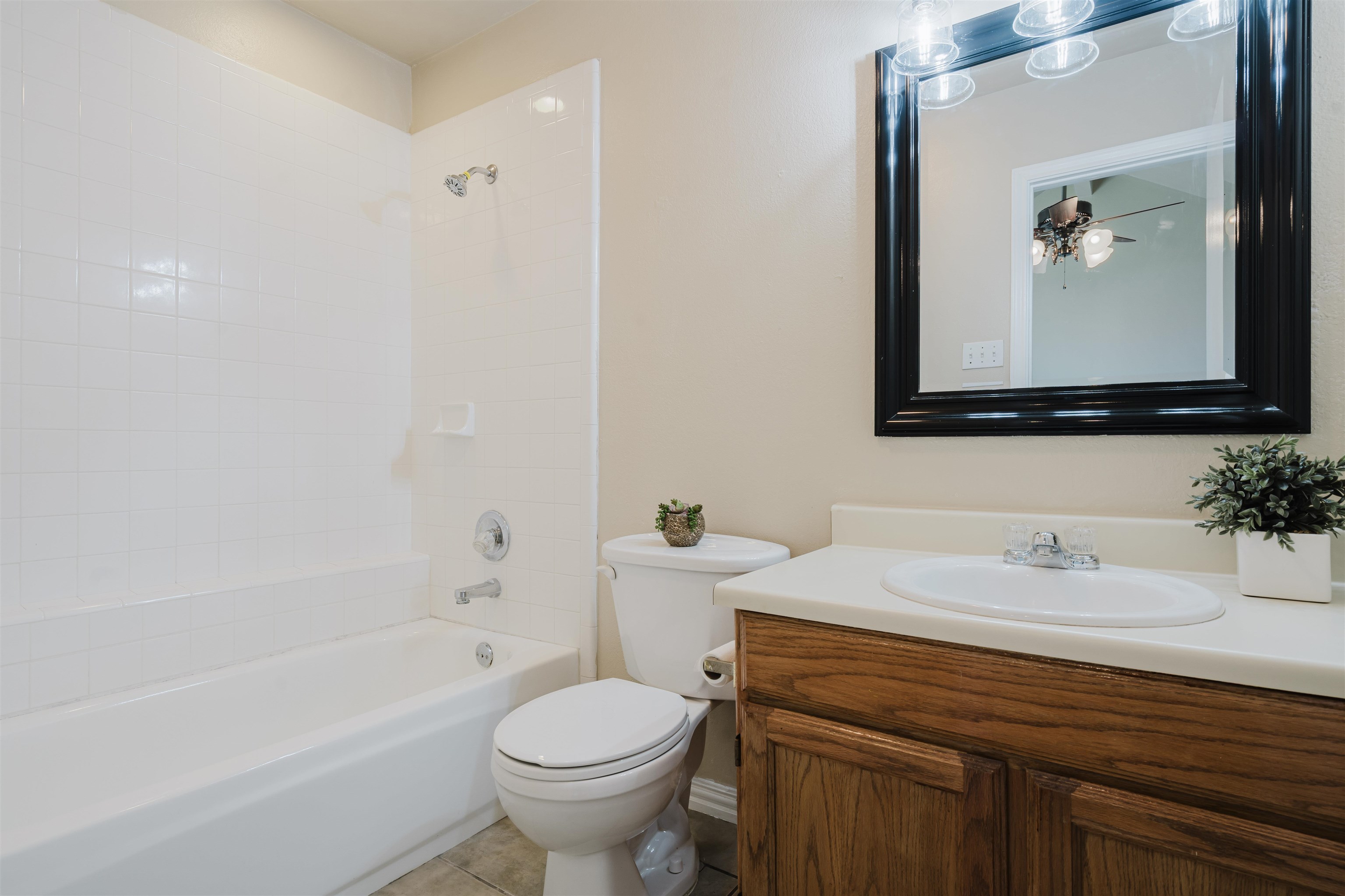 8902 Navajo Ln