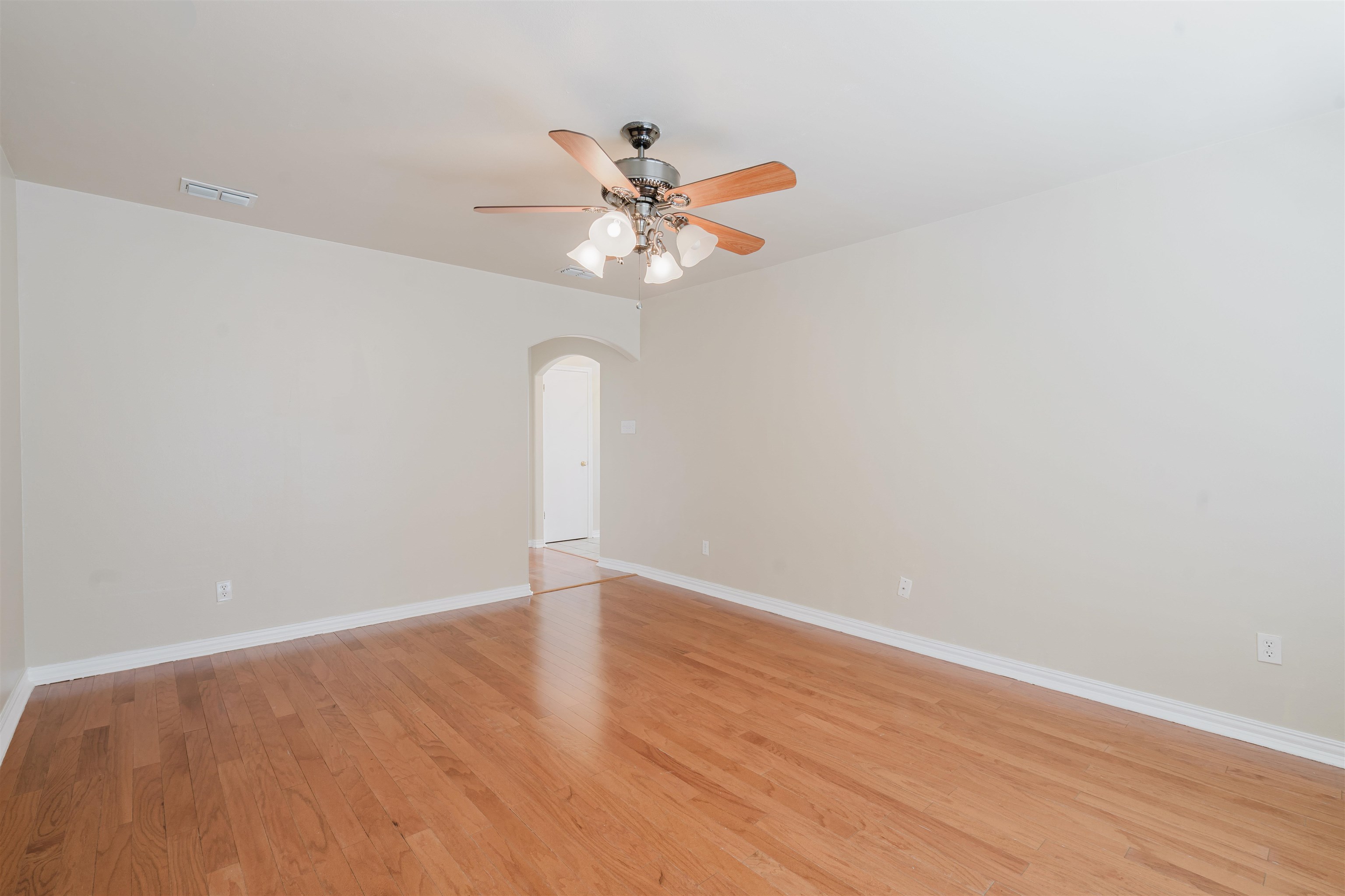 8902 Navajo Ln