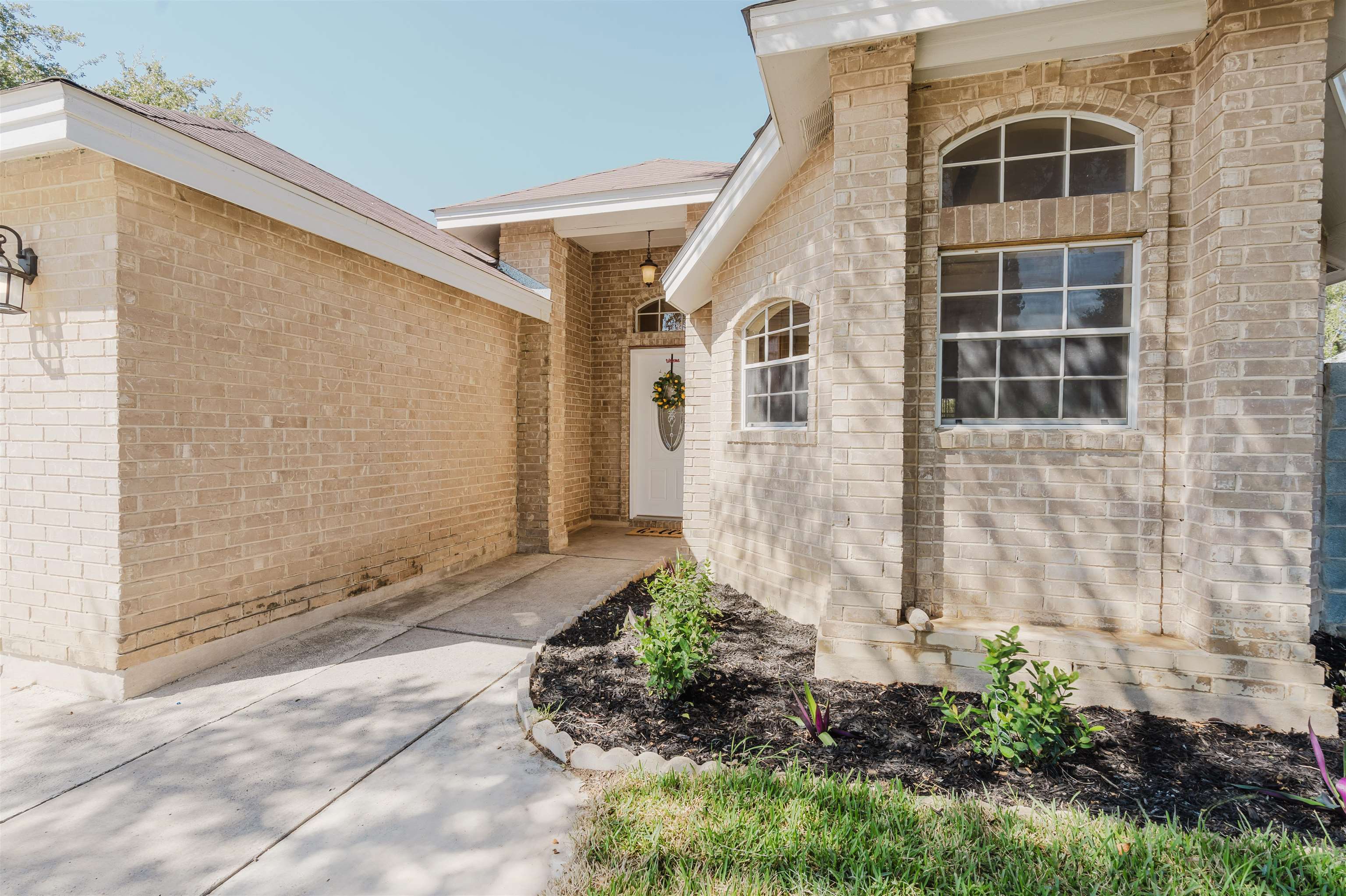 8902 Navajo Ln