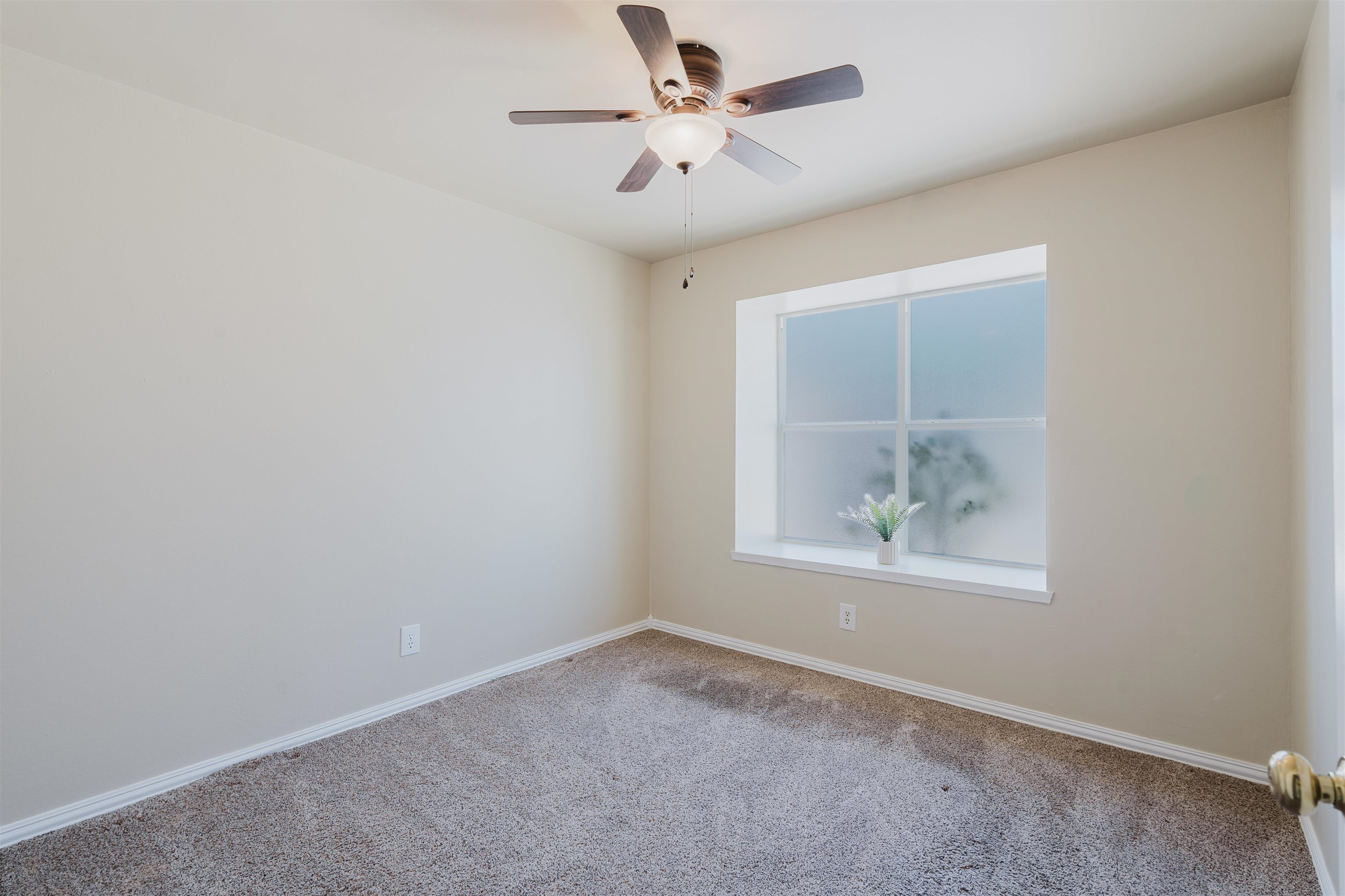8902 Navajo Ln
