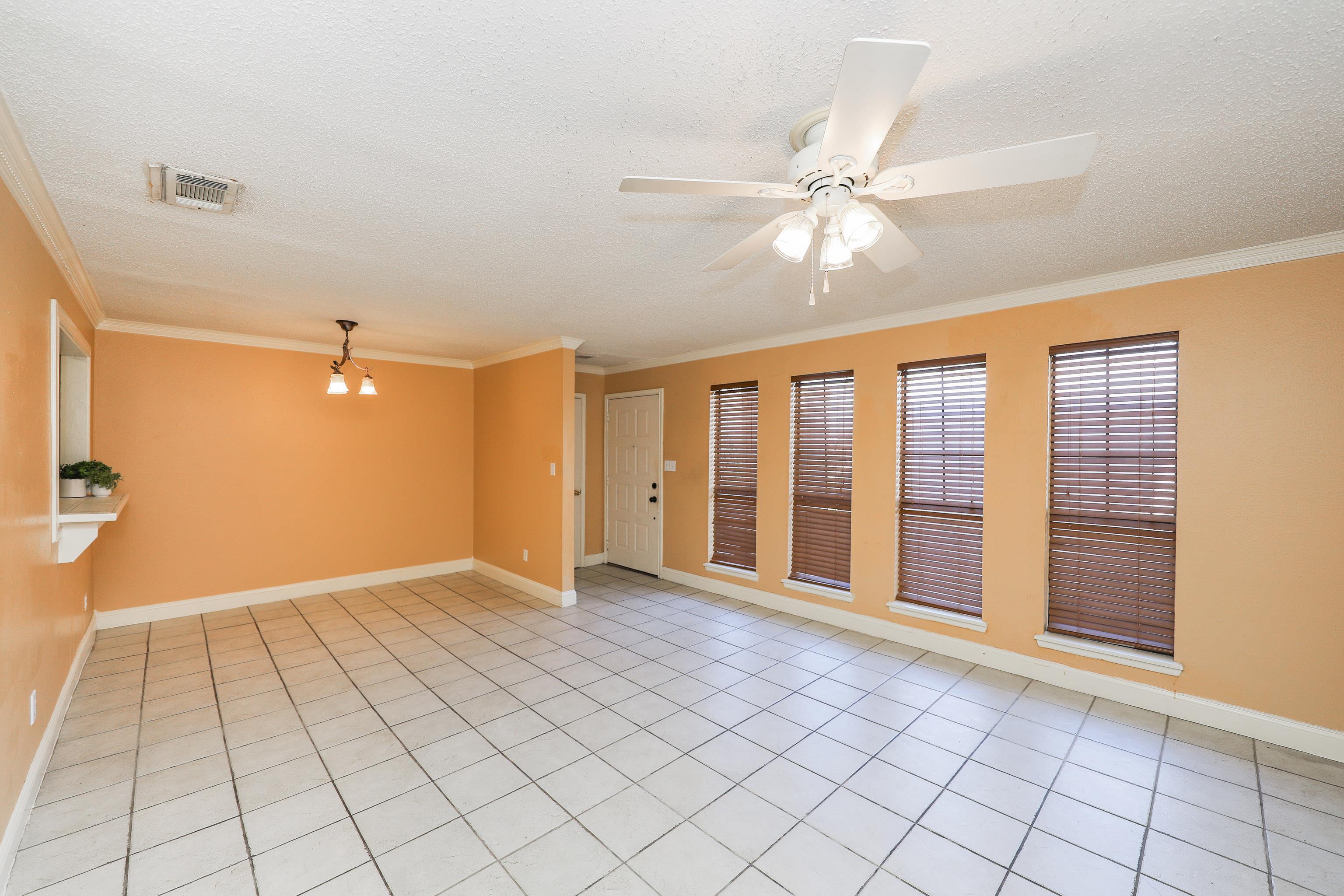 101 W Del Mar Blvd Unit: 2A