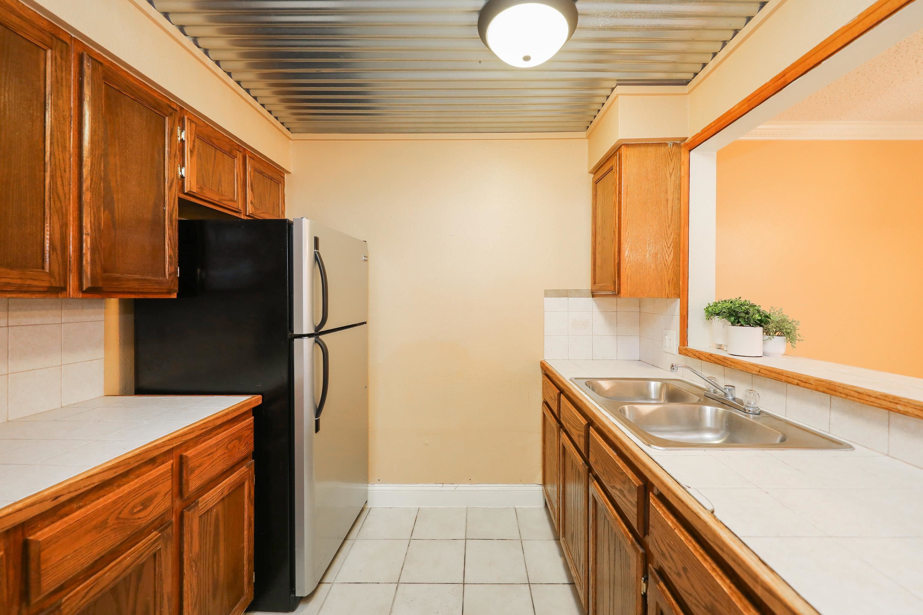 101 W Del Mar Blvd Unit: 2A