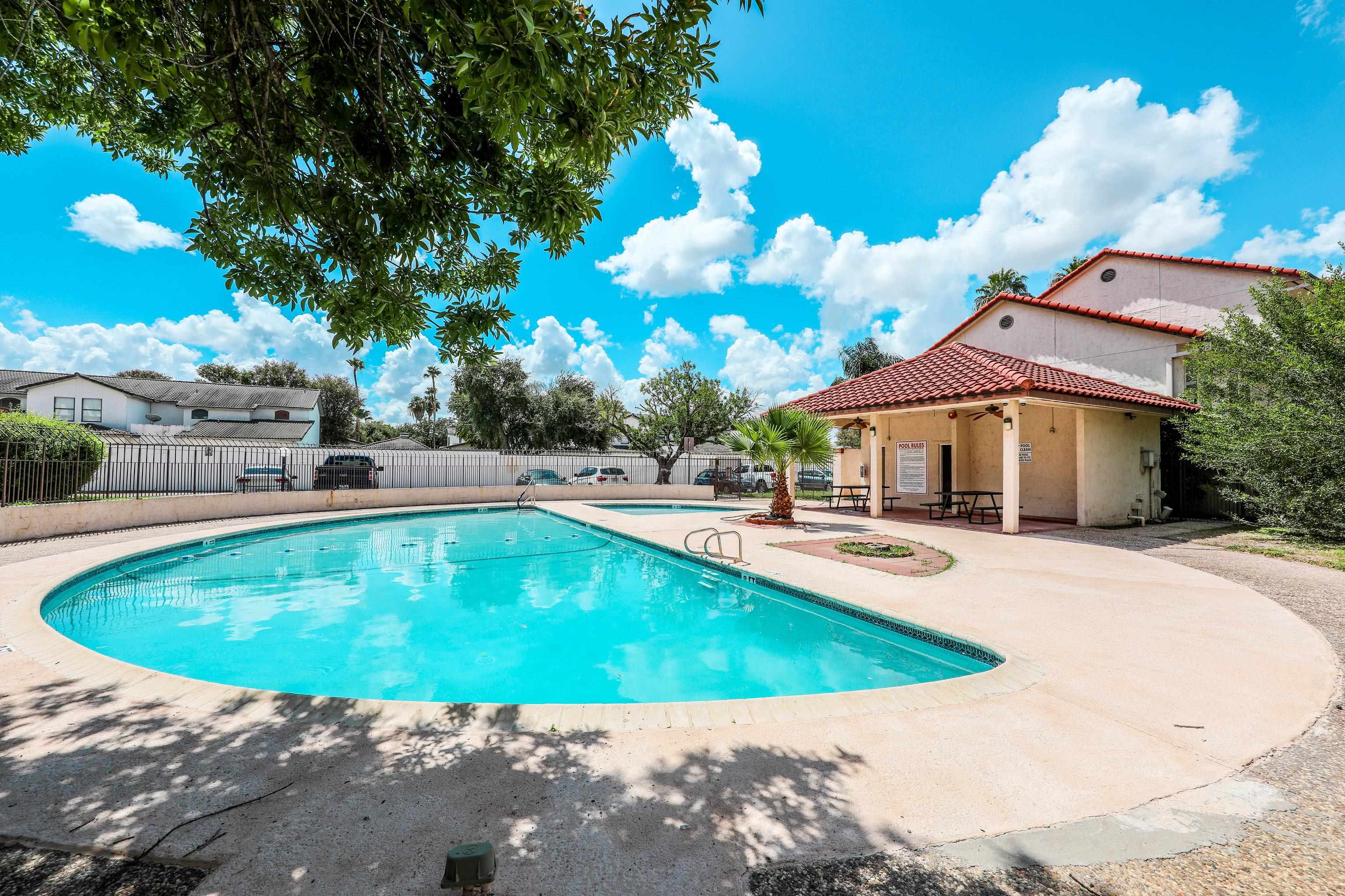 101 W Del Mar Blvd Unit: 2A