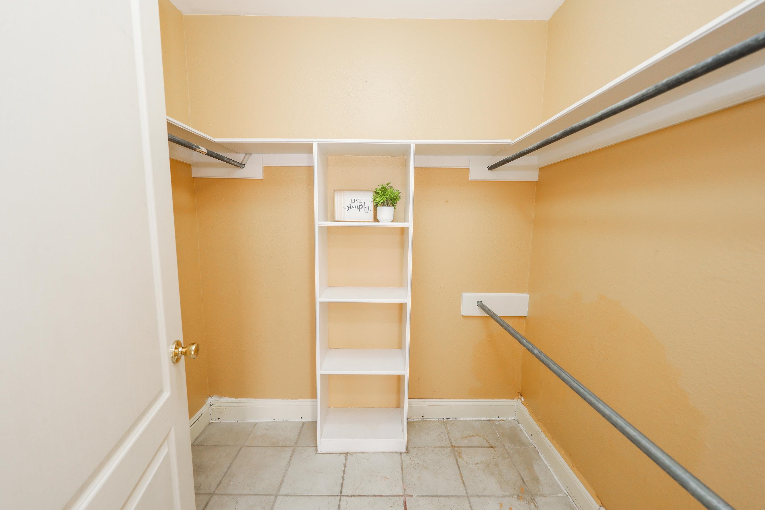 101 W Del Mar Blvd Unit: 2A