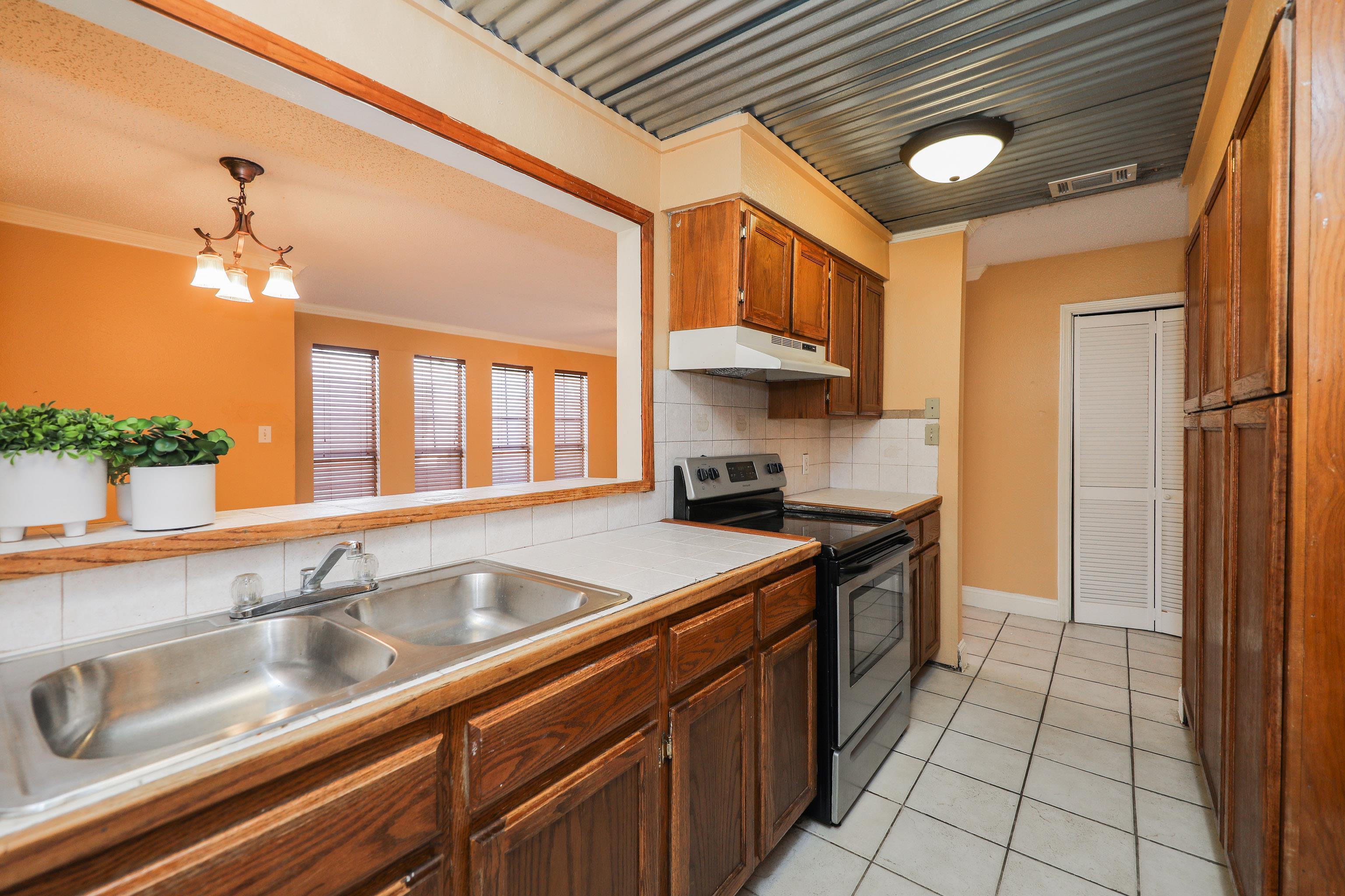 101 W Del Mar Blvd Unit: 2A