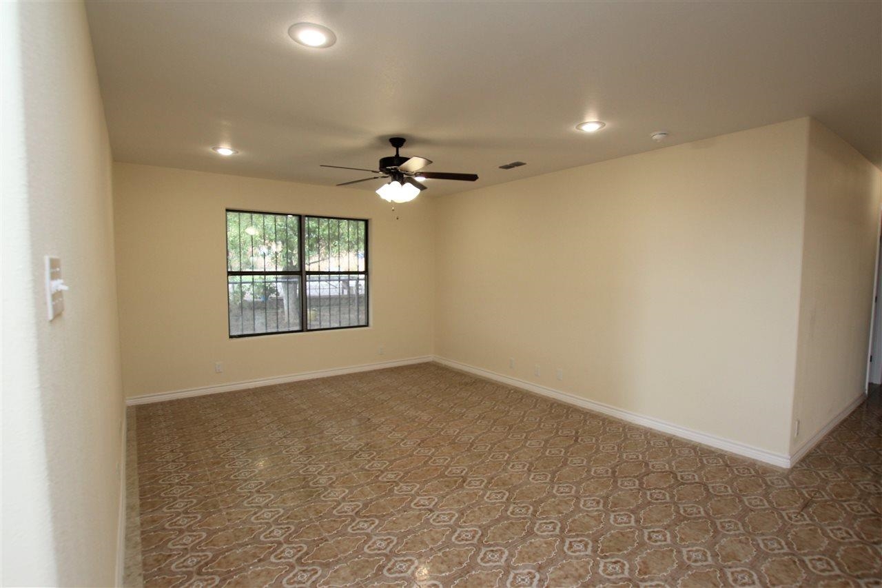 4605 Zapata Hwy