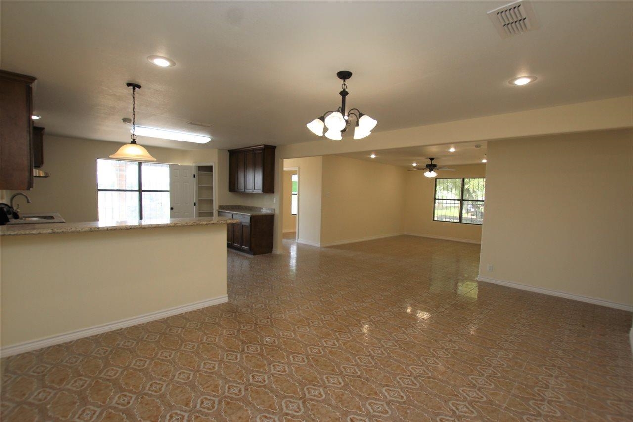 4605 Zapata Hwy