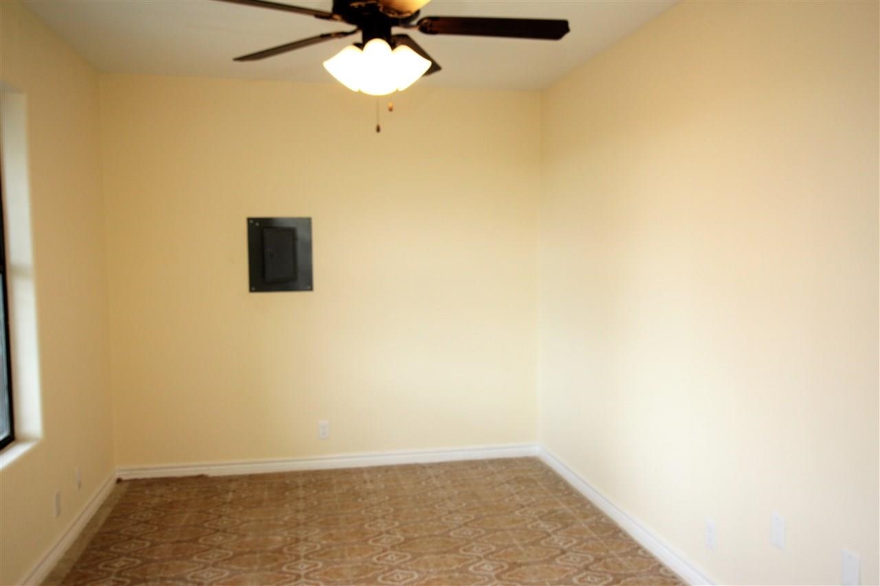 4605 Zapata Hwy