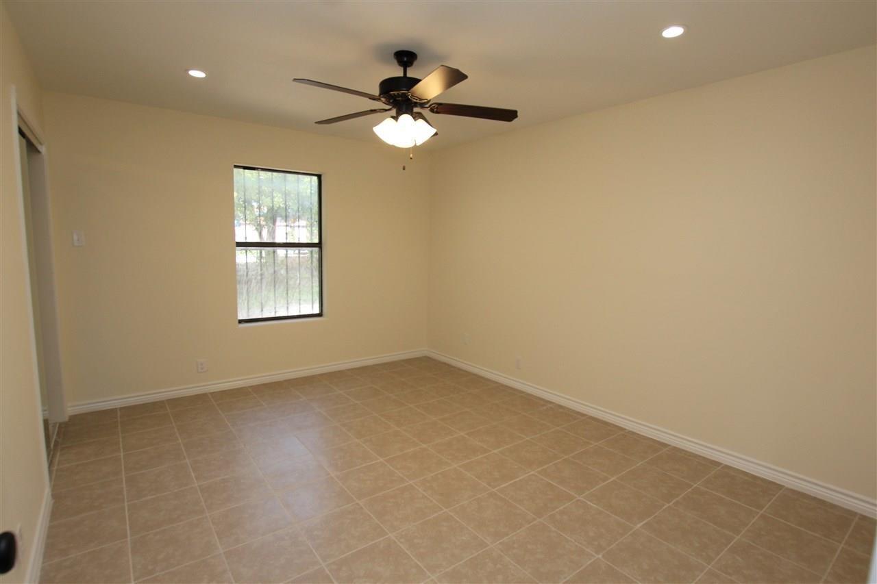 4605 Zapata Hwy
