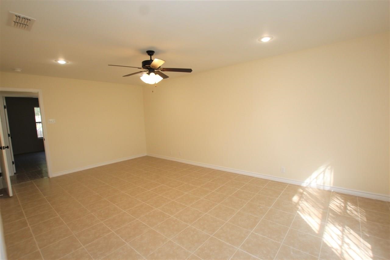 4605 Zapata Hwy