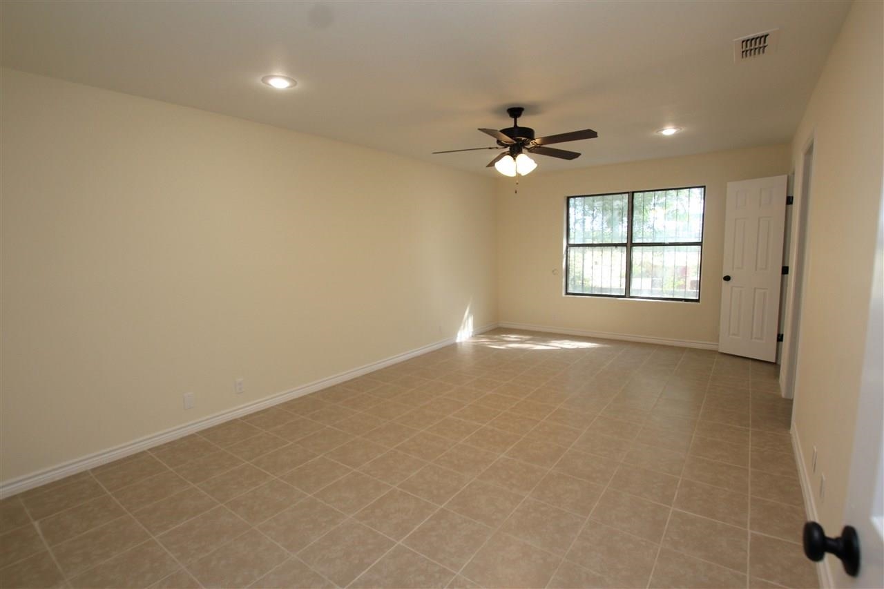 4605 Zapata Hwy