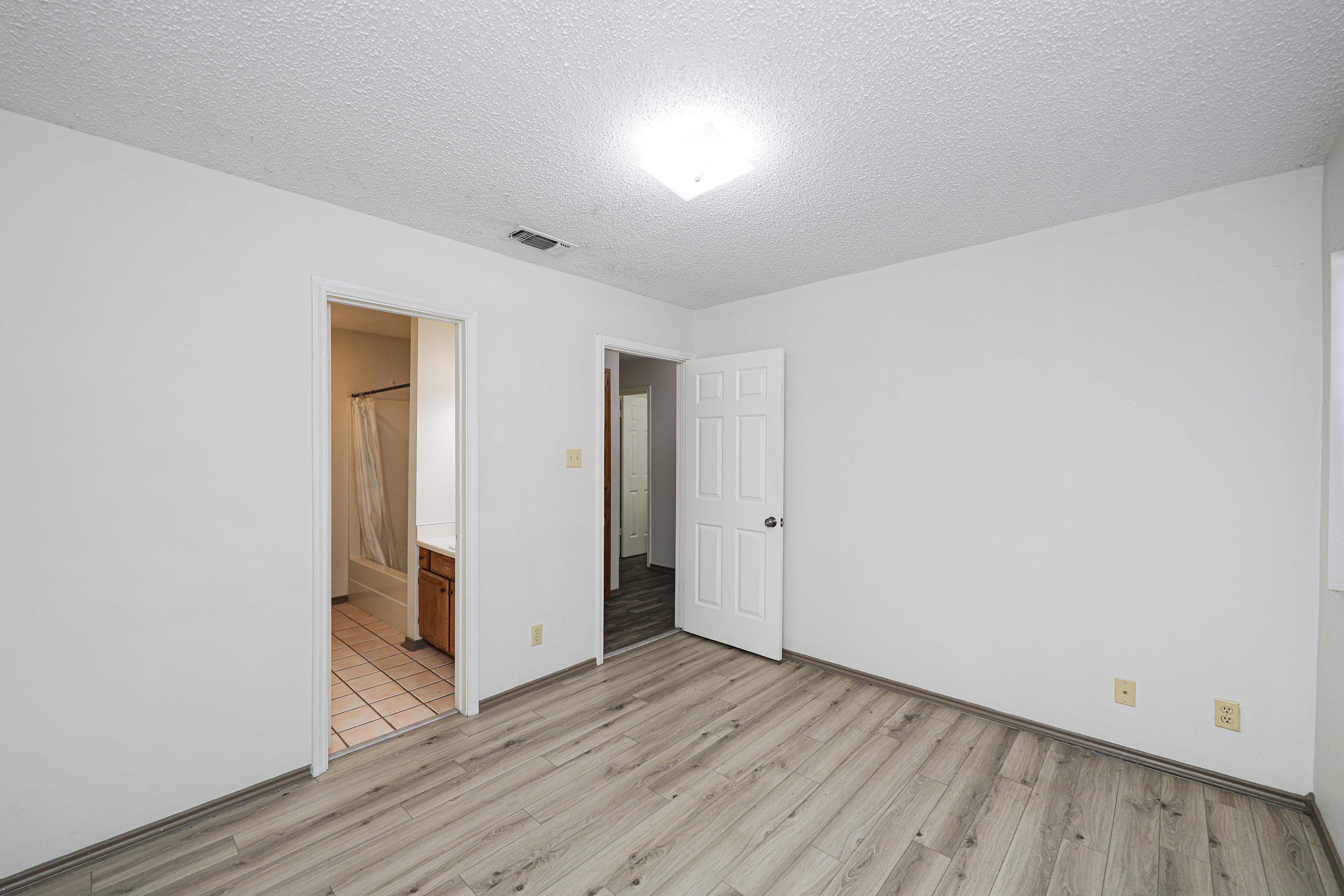 104 Belaire Dr Unit: 102
