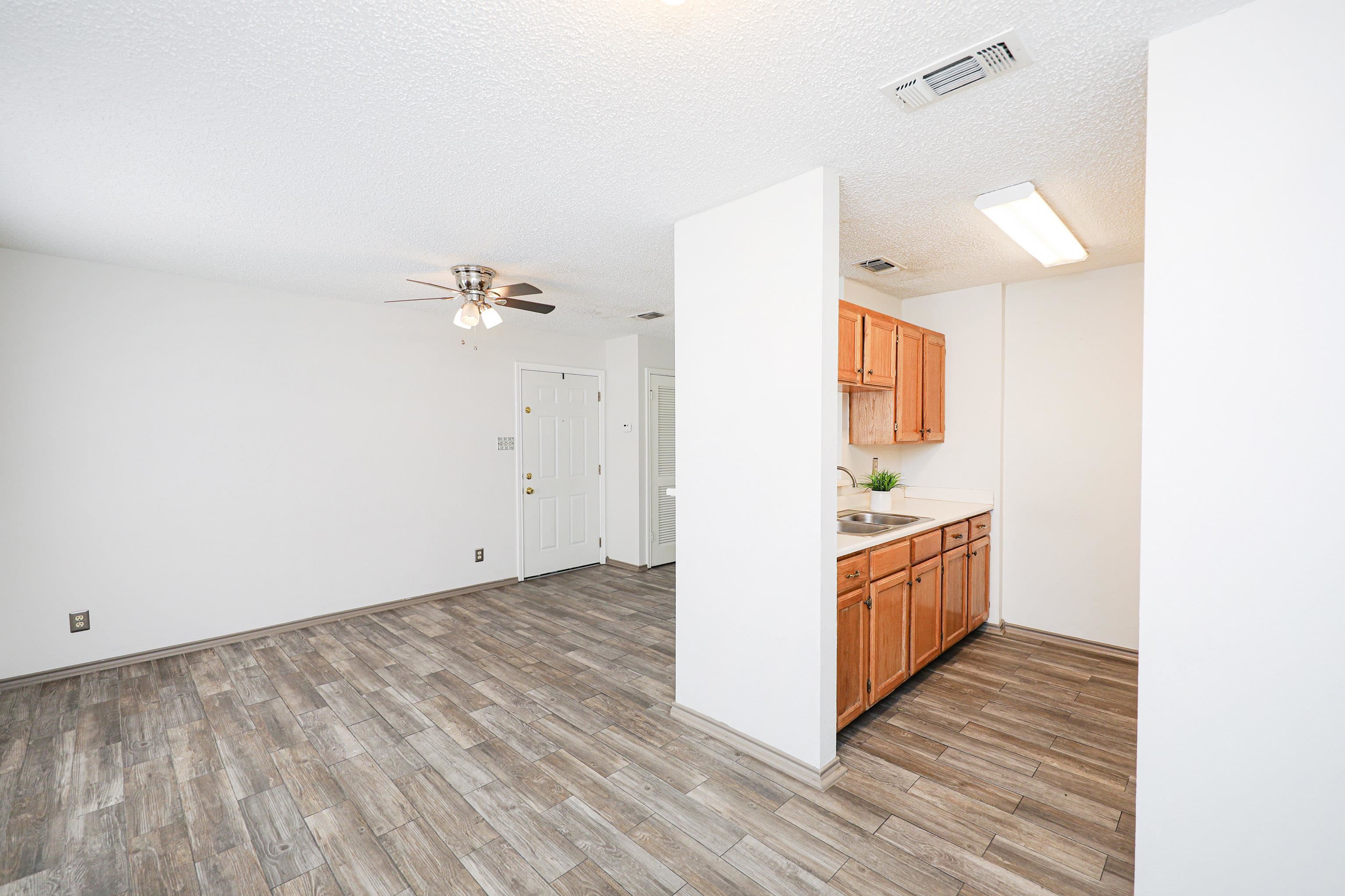 104 Belaire Dr Unit: 102