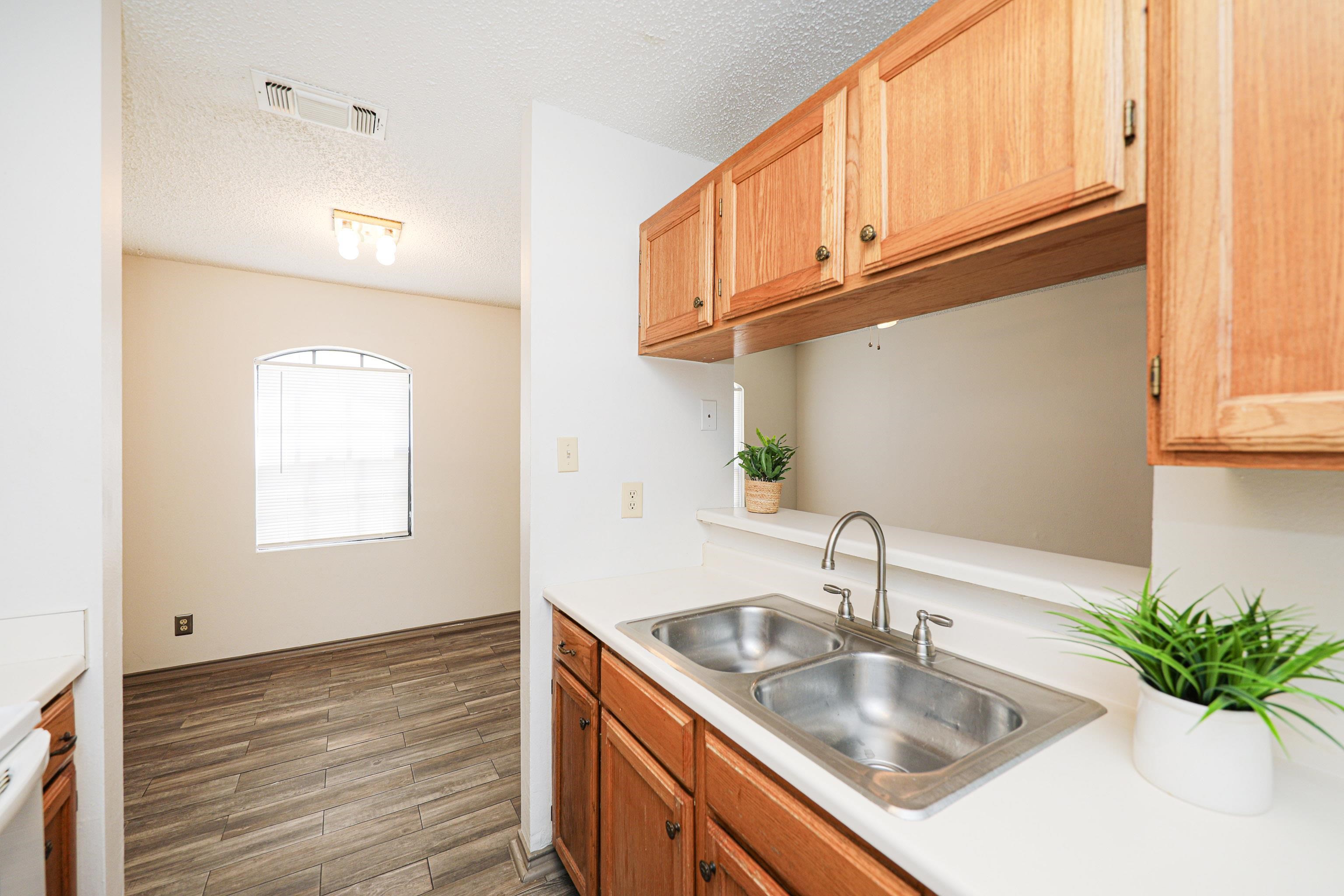 104 Belaire Dr Unit: 102