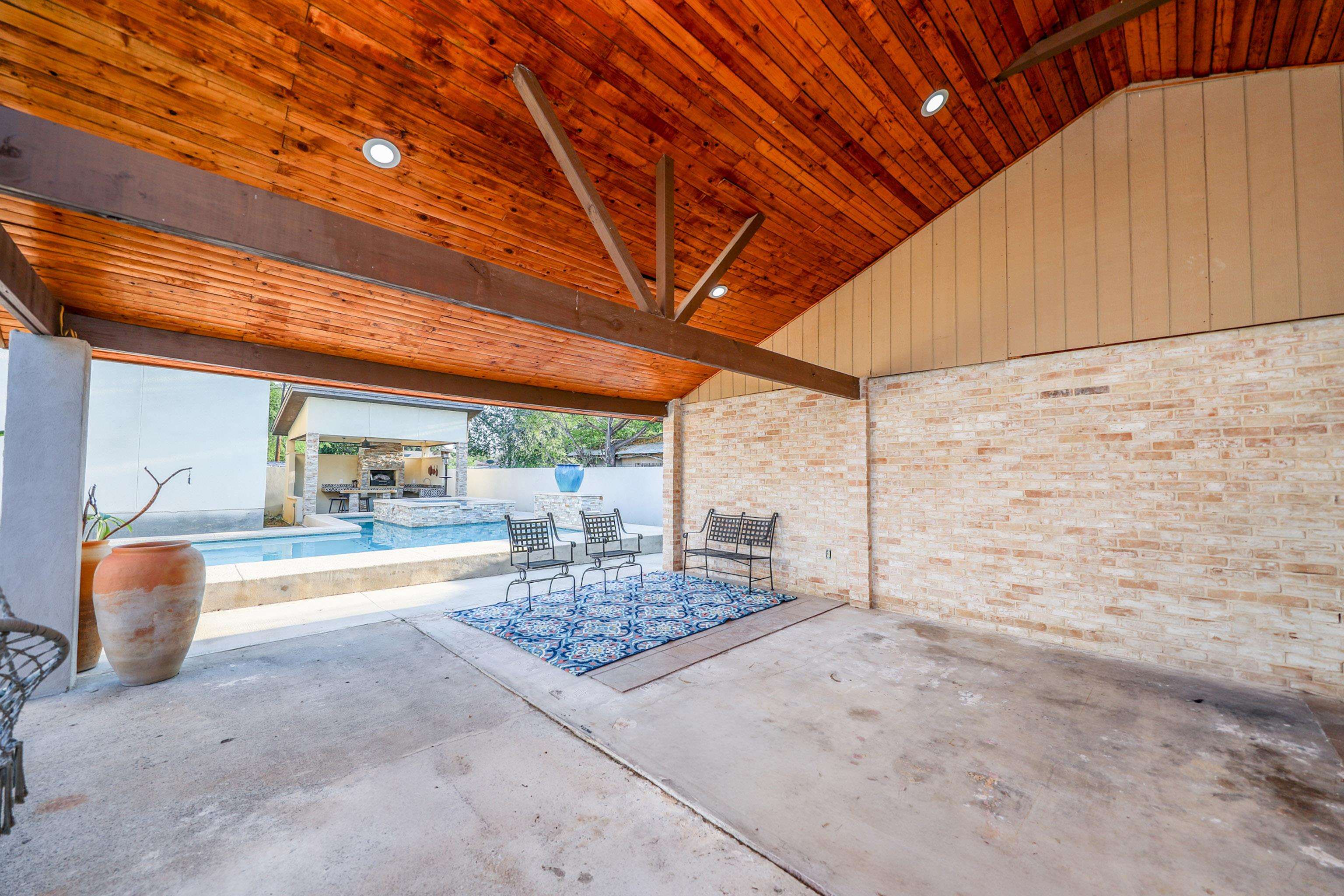 8 Fenwick Dr