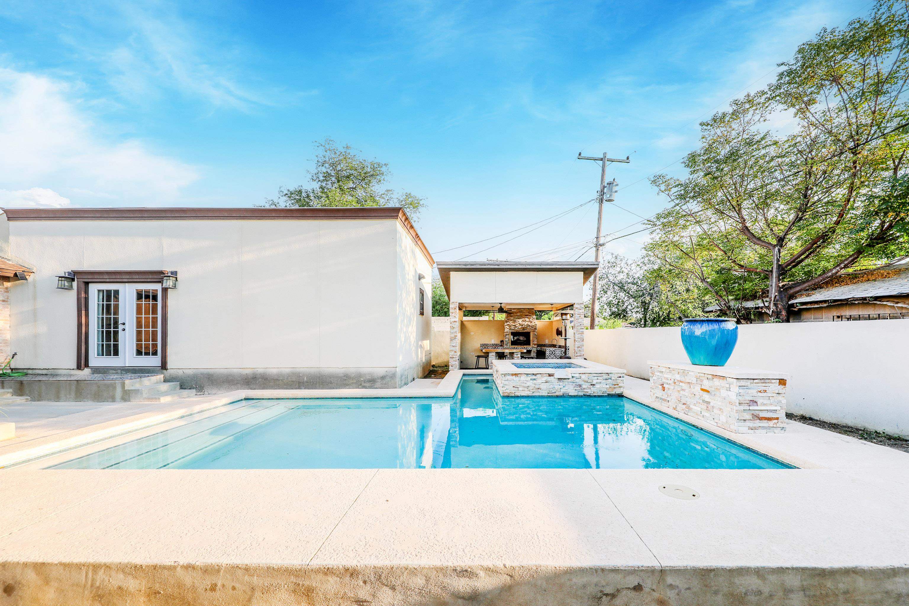 8 Fenwick Dr