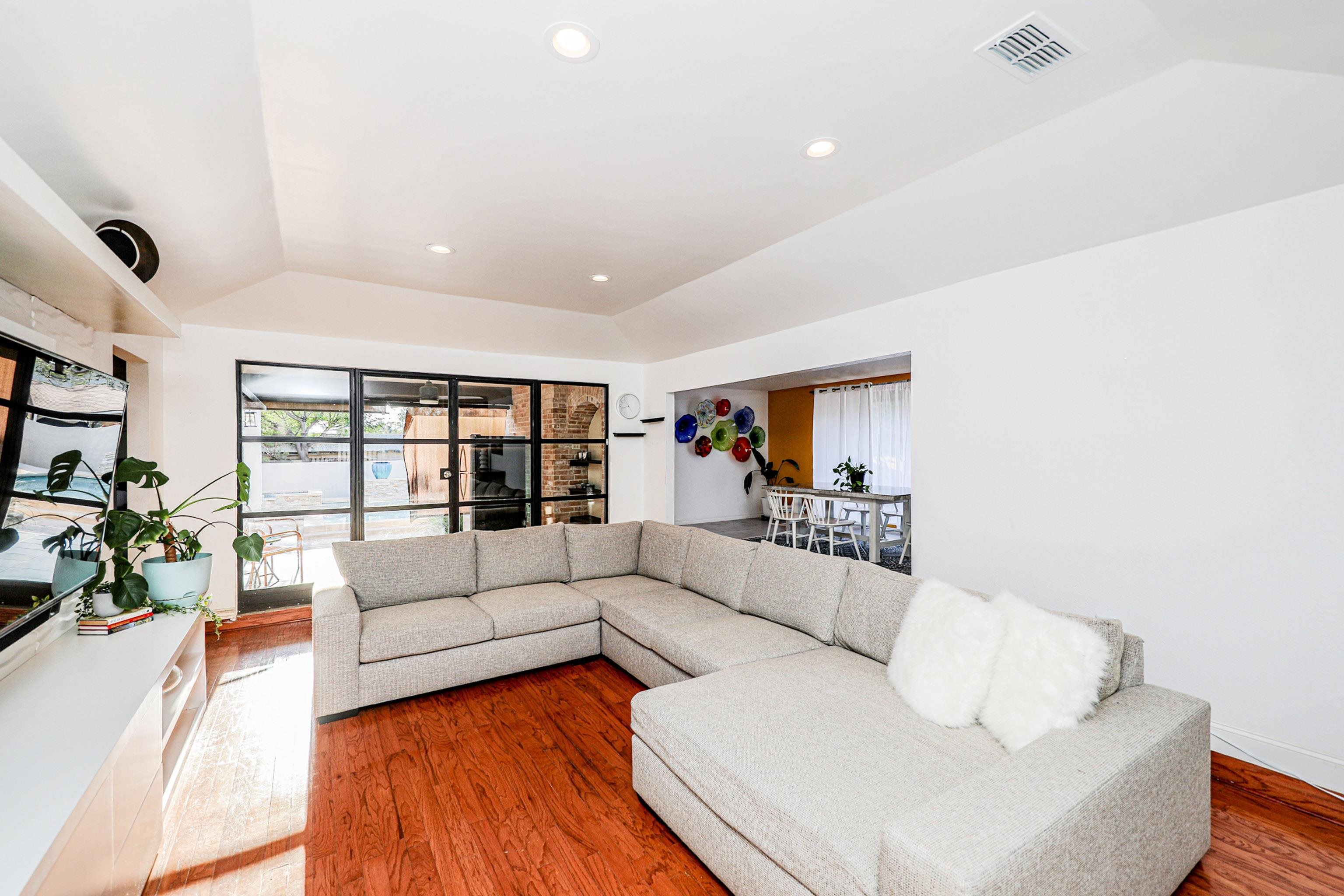 8 Fenwick Dr
