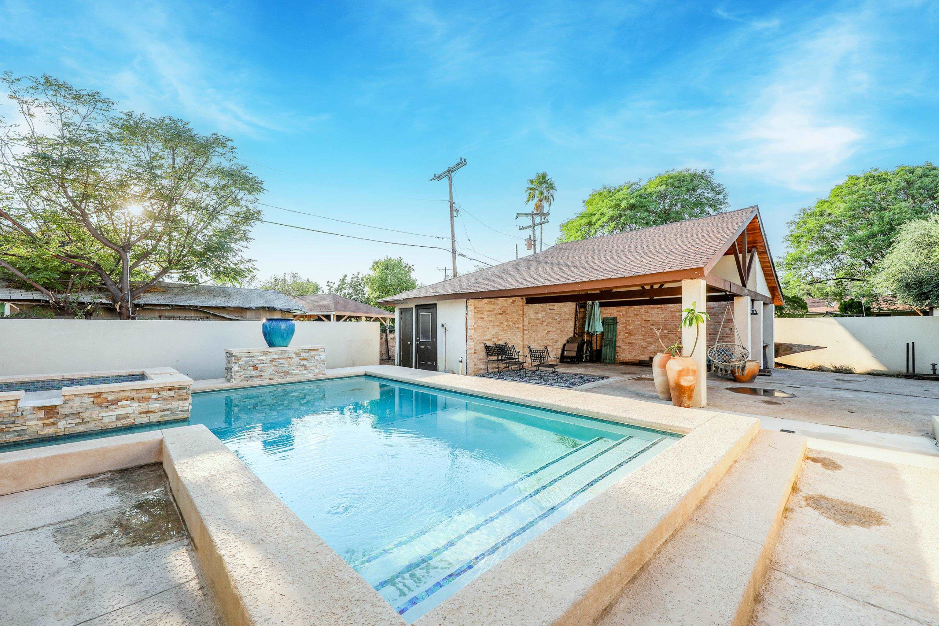 8 Fenwick Dr