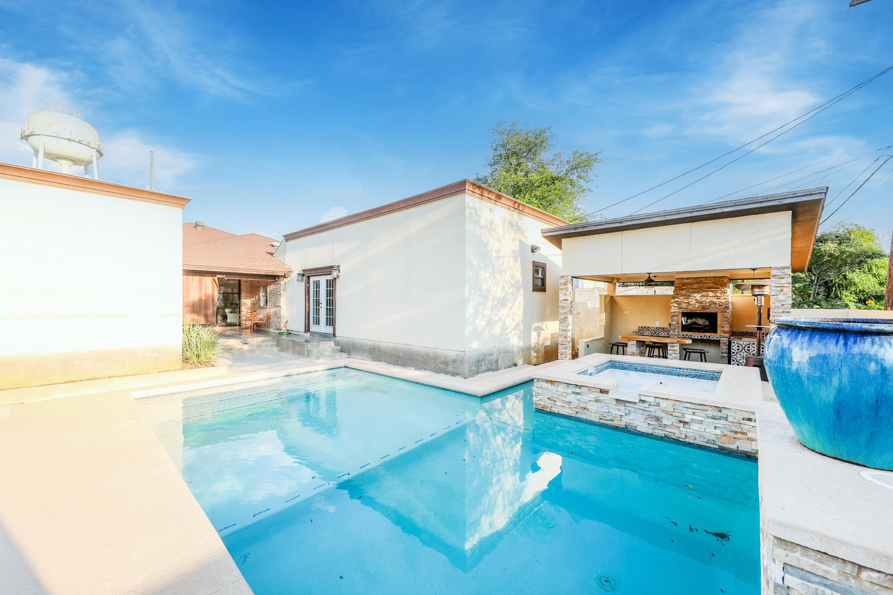 8 Fenwick Dr