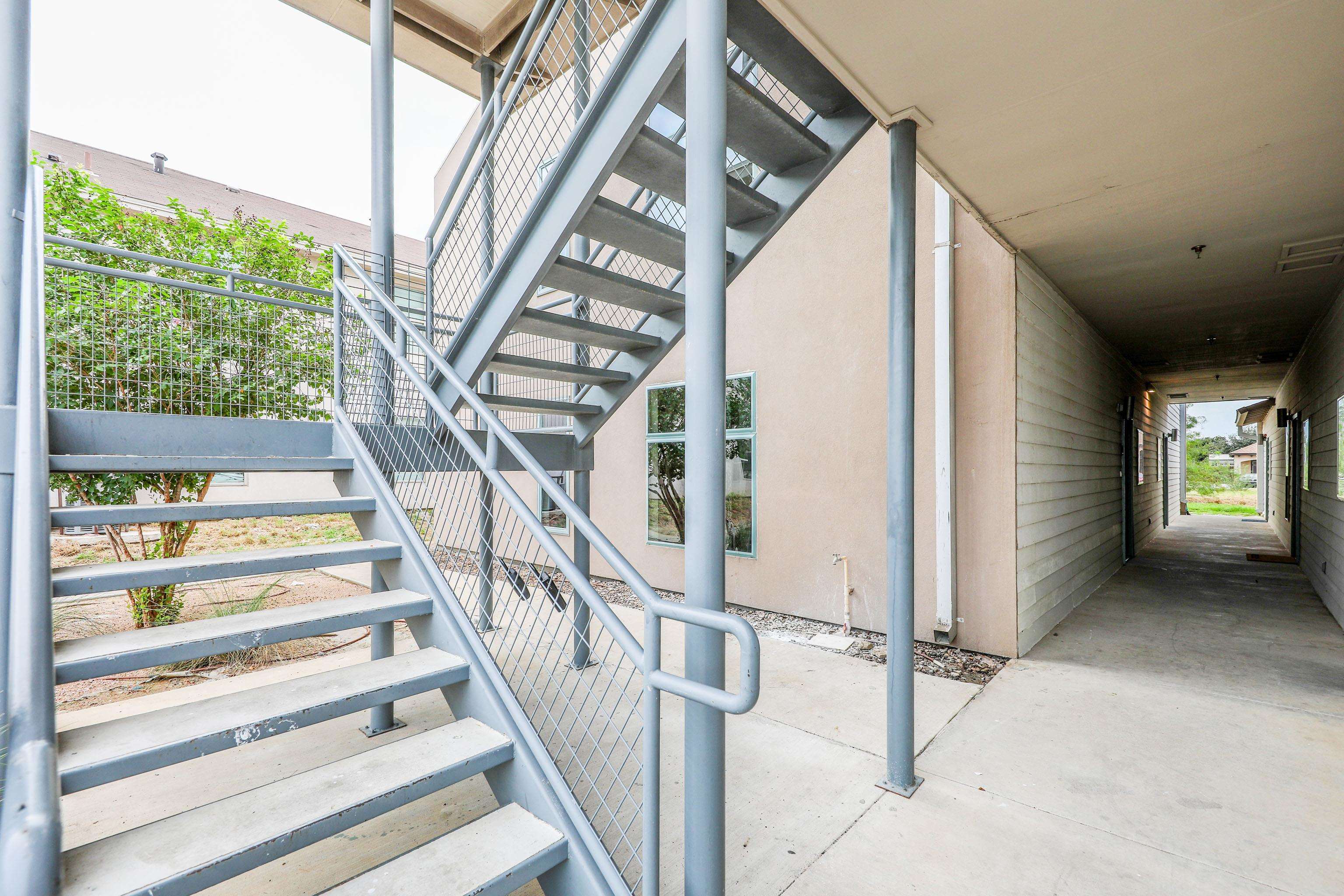 1511 Don Camilo Blvd Unit: 4