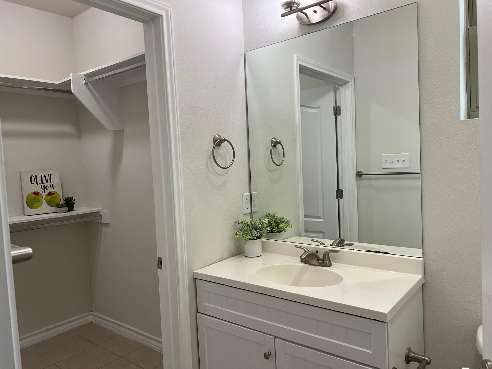 1511 Don Camilo Blvd Unit: 4