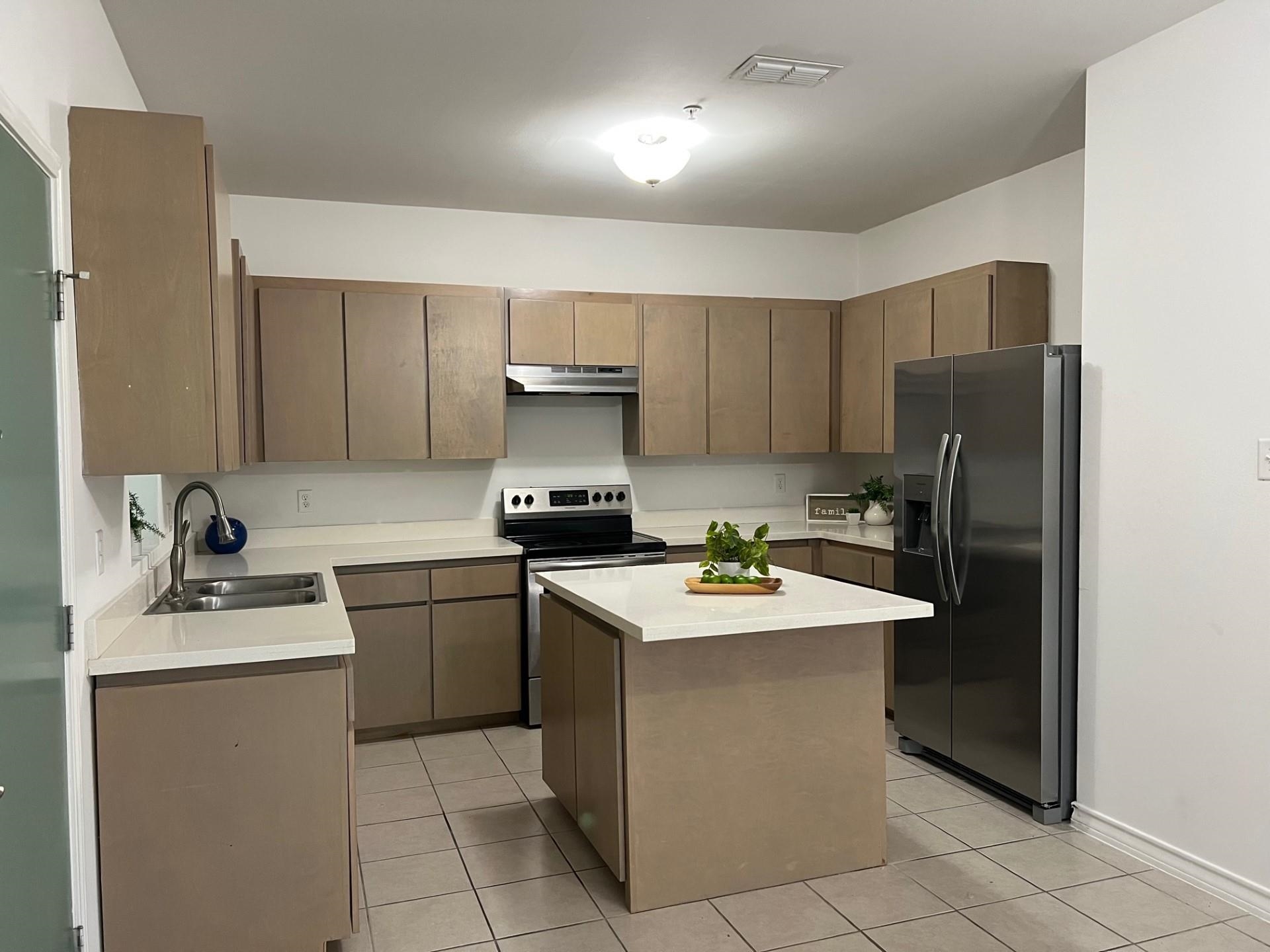 1511 Don Camilo Blvd Unit: 4