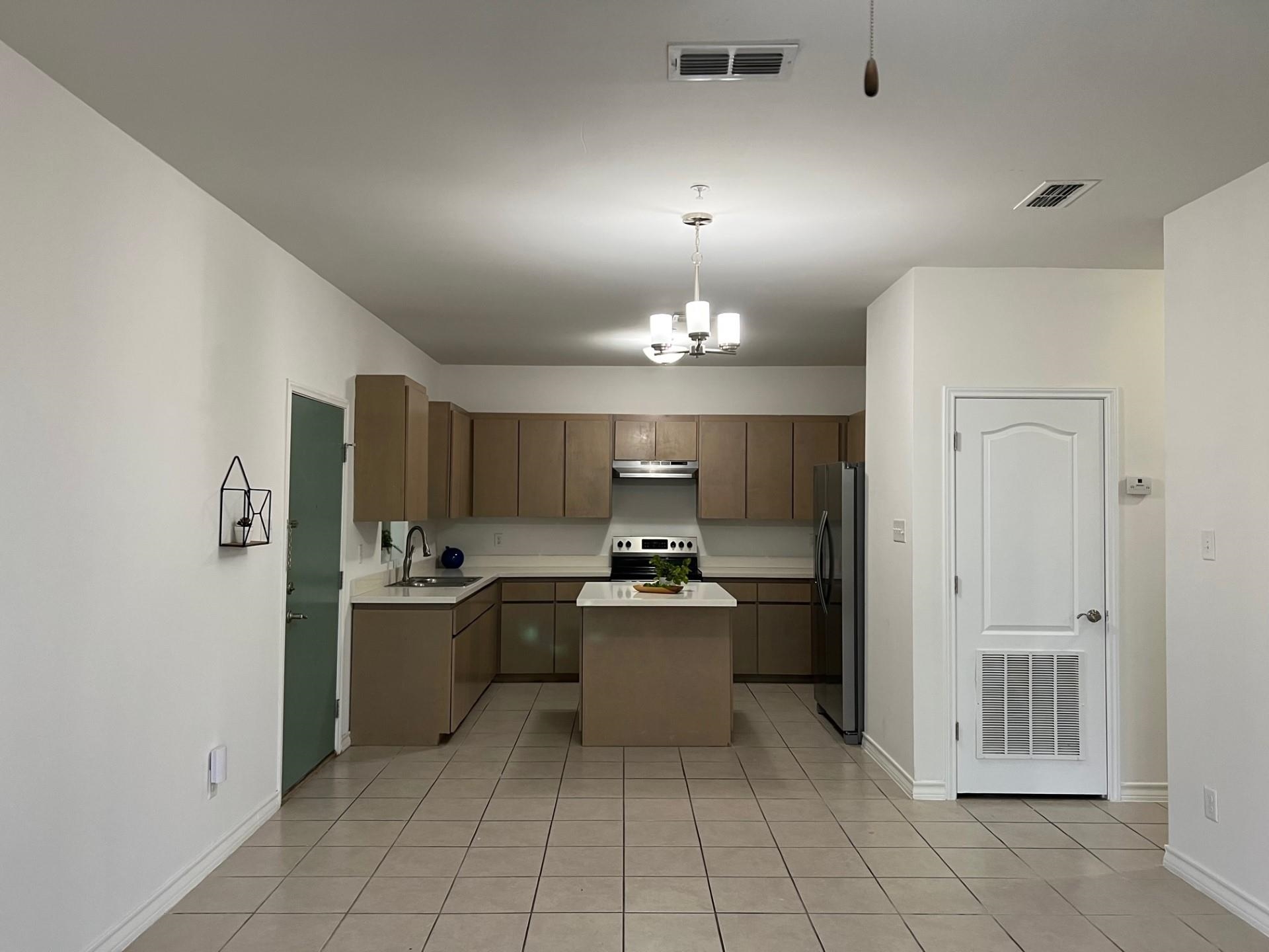 1511 Don Camilo Blvd Unit: 4