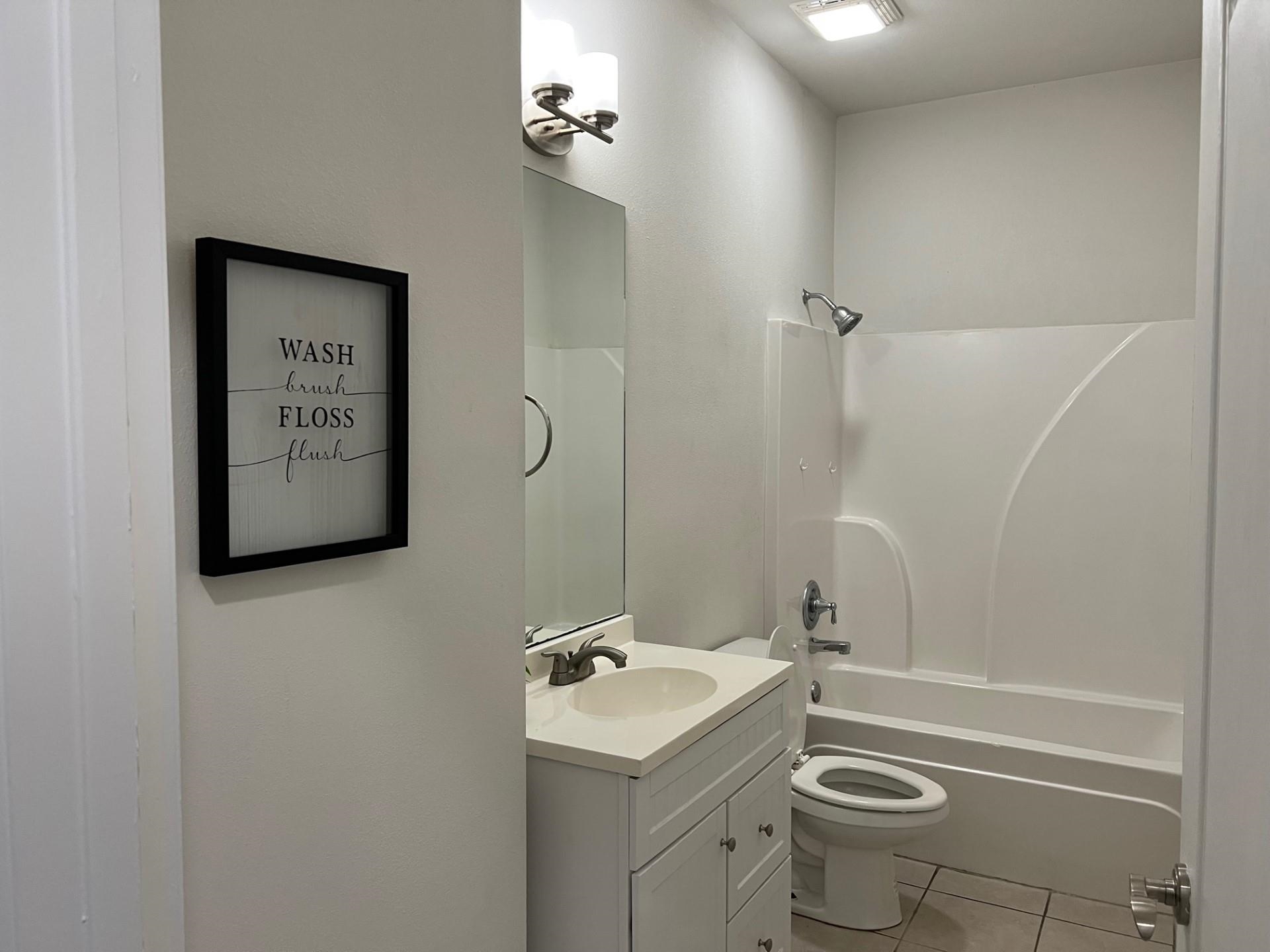 1511 Don Camilo Blvd Unit: 4
