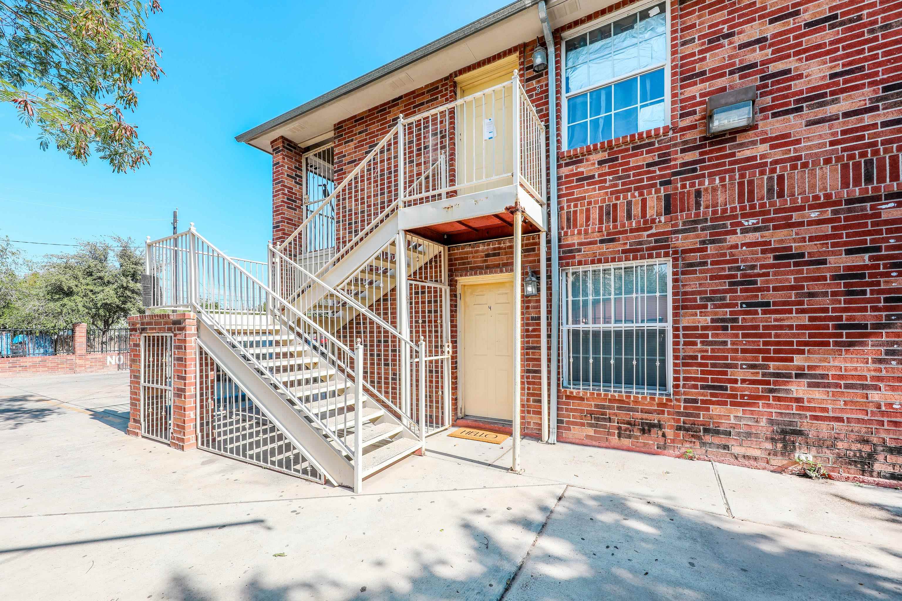 2220 Santa Cleotilde Ave Unit: 4