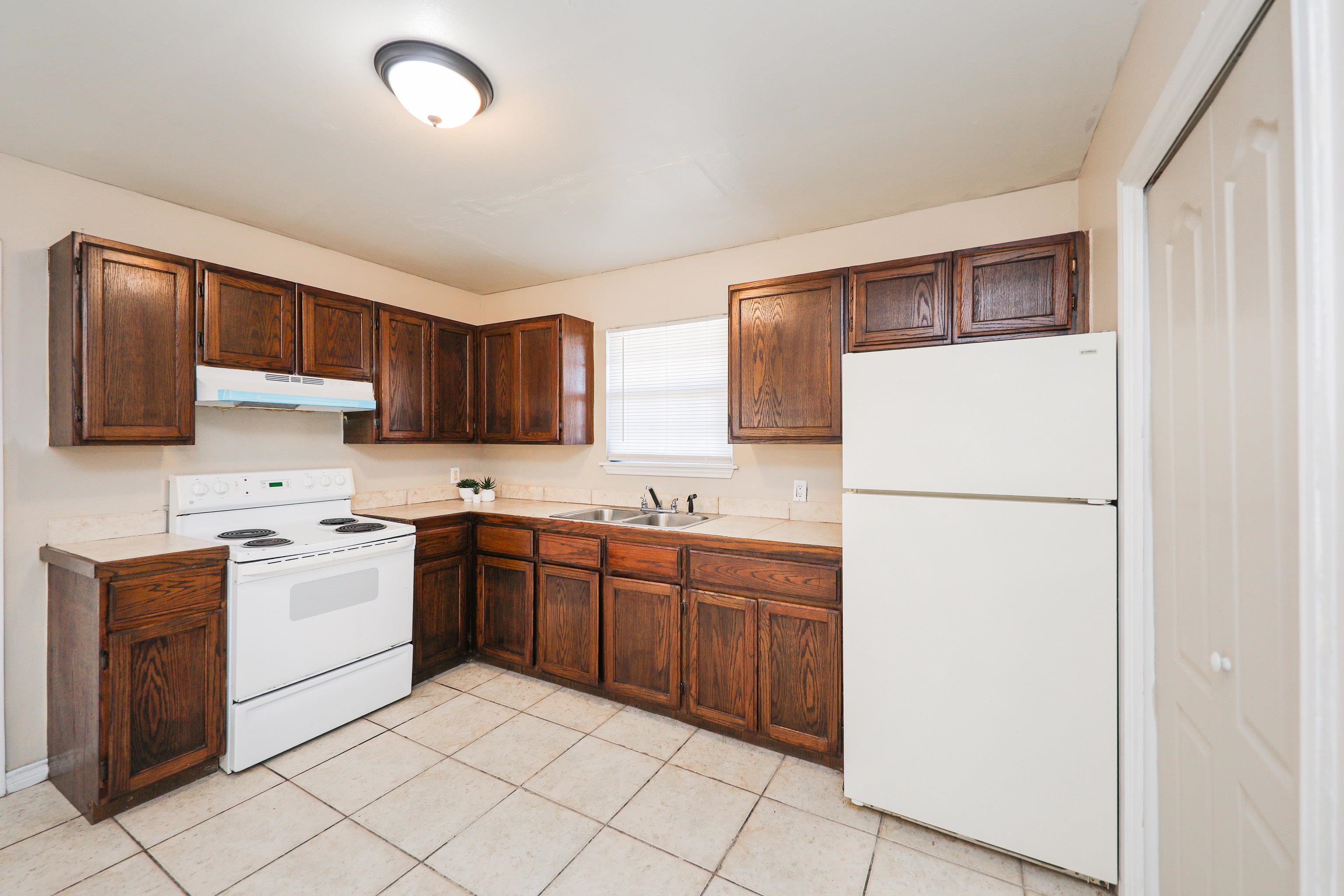 2220 Santa Cleotilde Ave Unit: 4