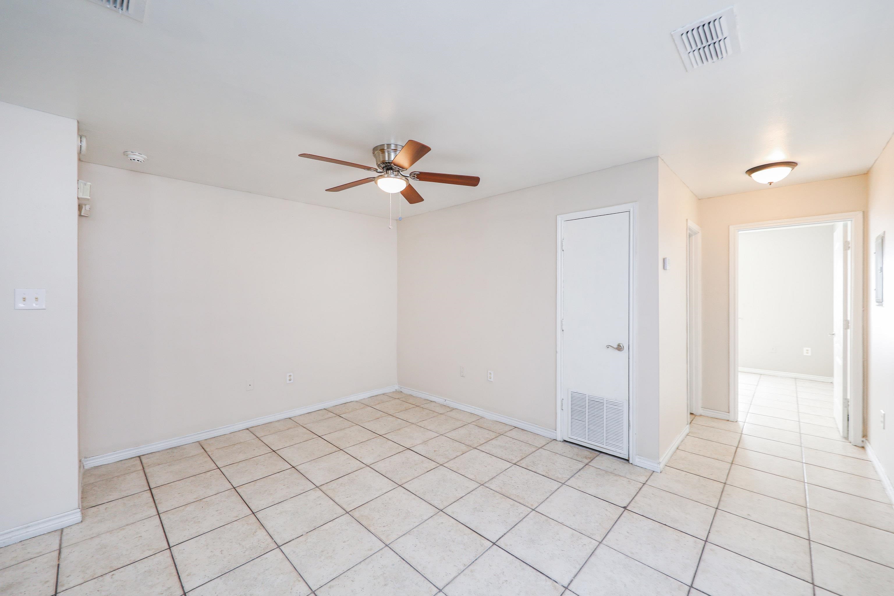 2220 Santa Cleotilde Ave Unit: 4