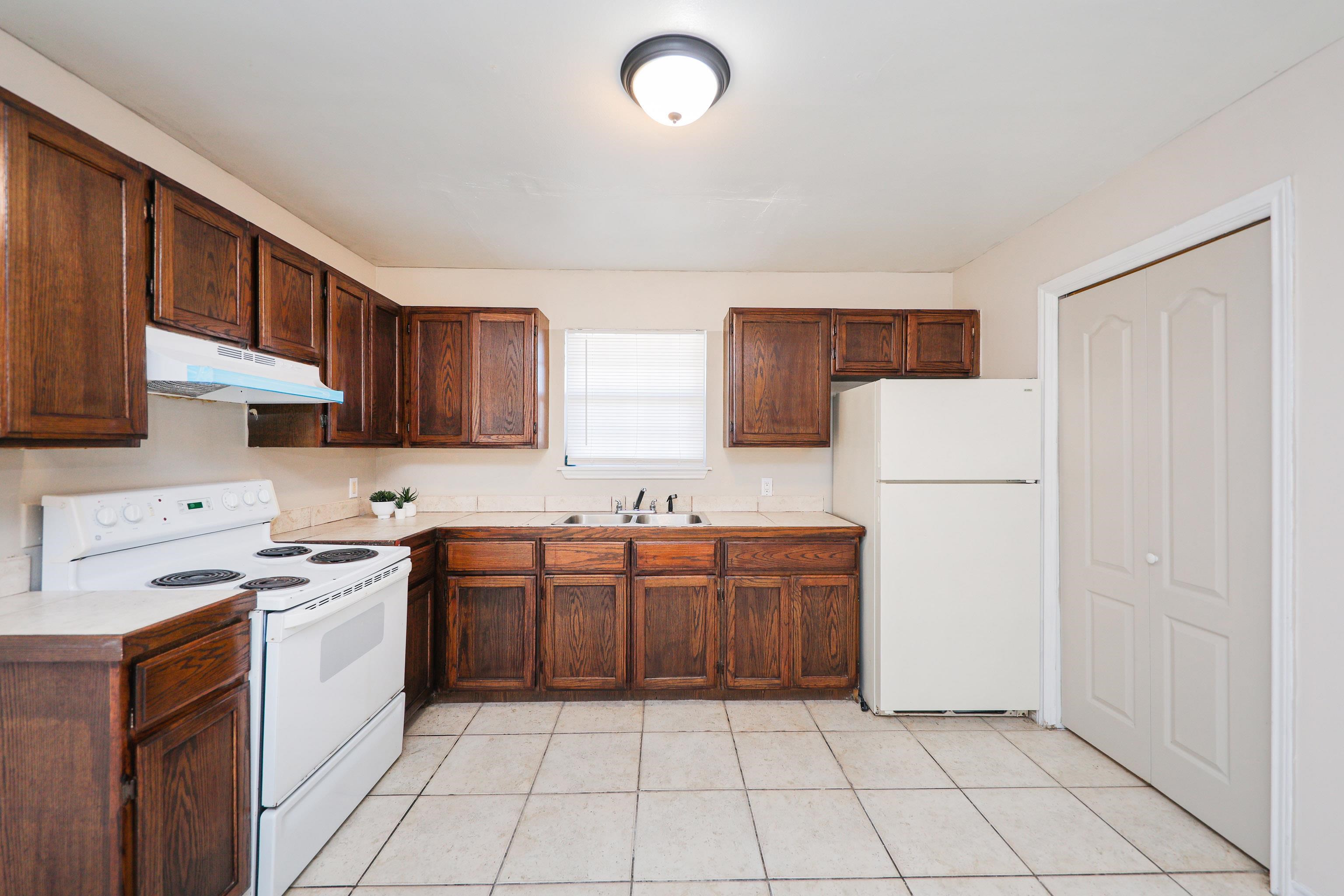 2220 Santa Cleotilde Ave Unit: 4