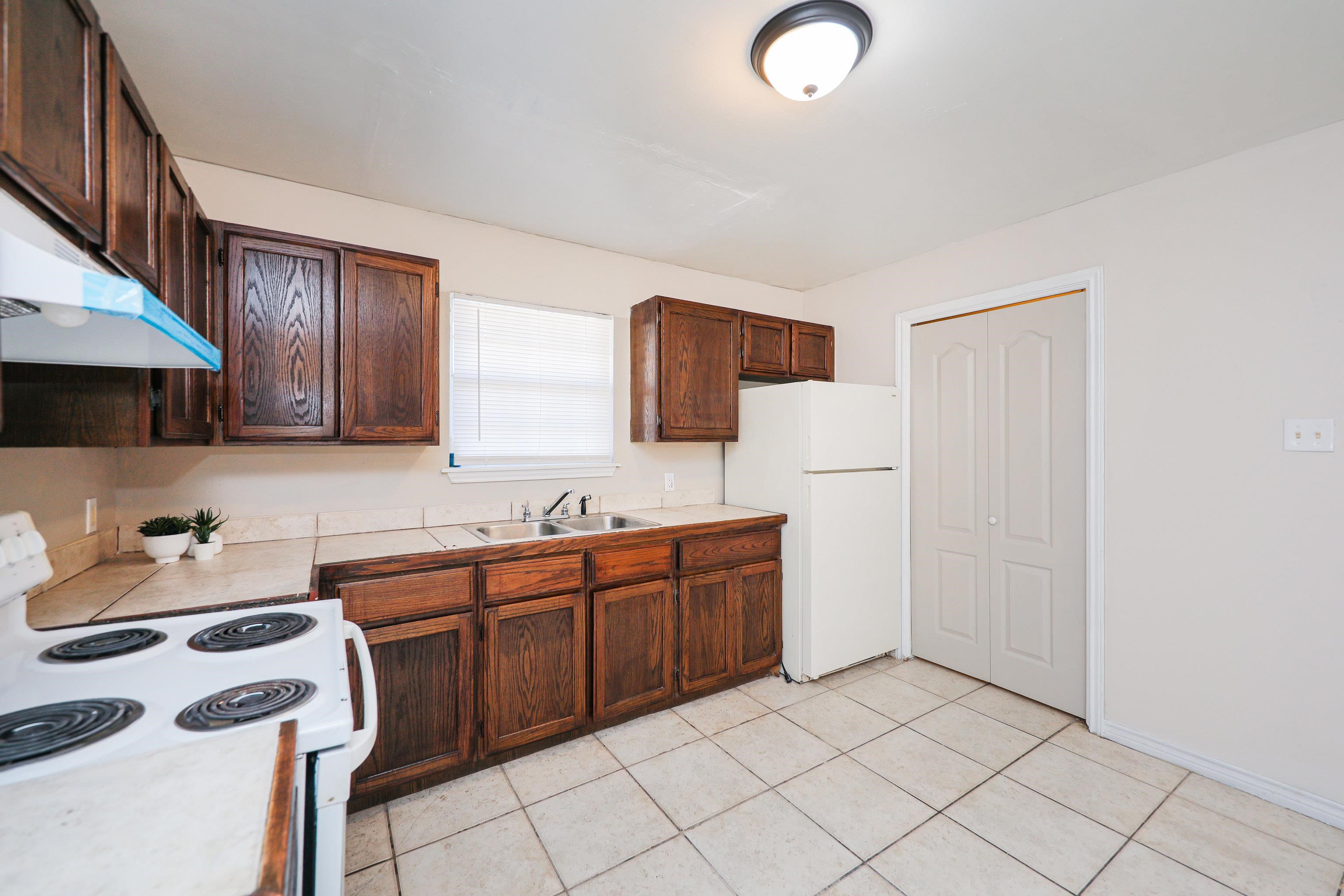 2220 Santa Cleotilde Ave Unit: 4