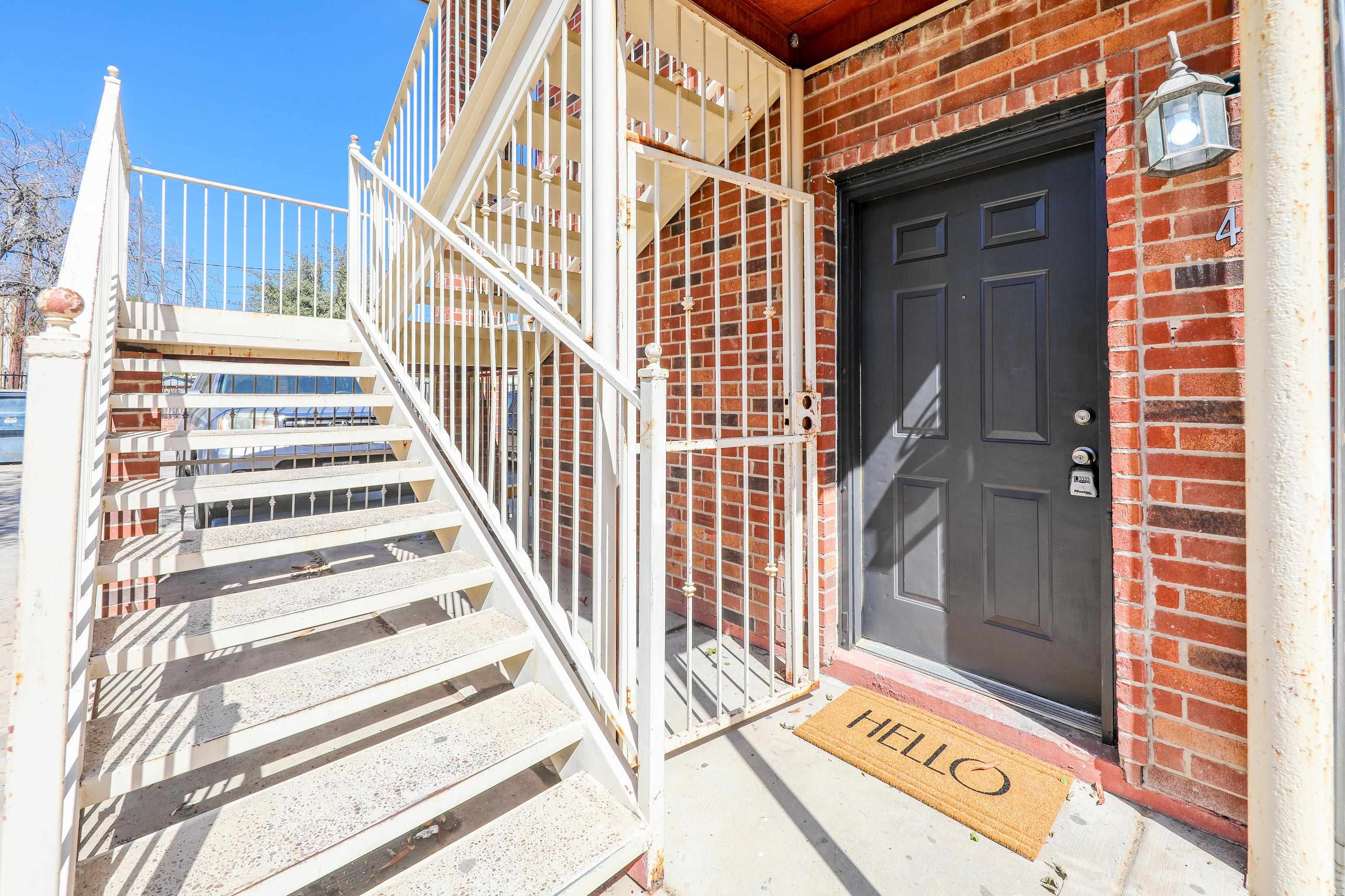 2220 Santa Cleotilde Ave Unit: 4