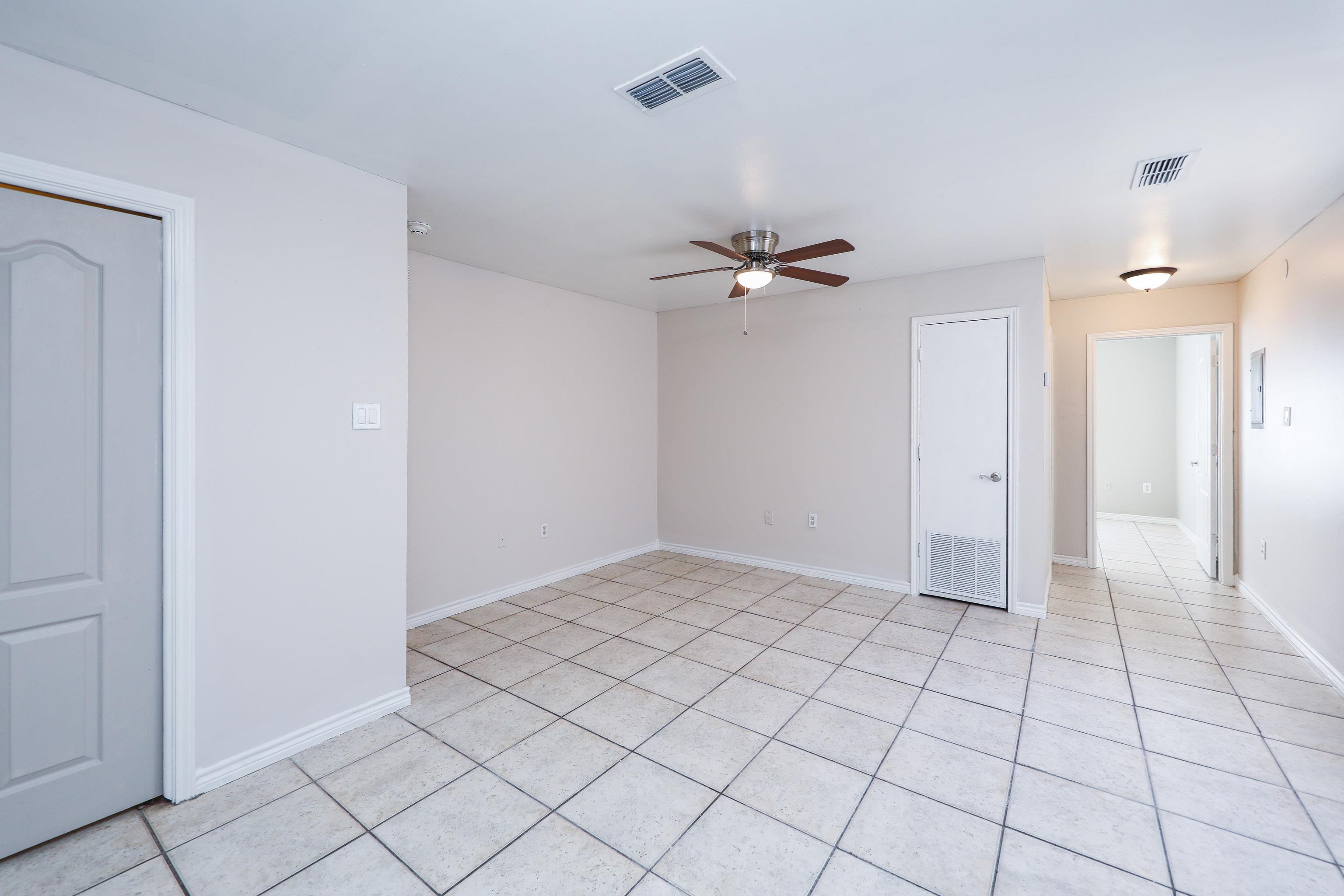 2220 Santa Cleotilde Ave Unit: 4