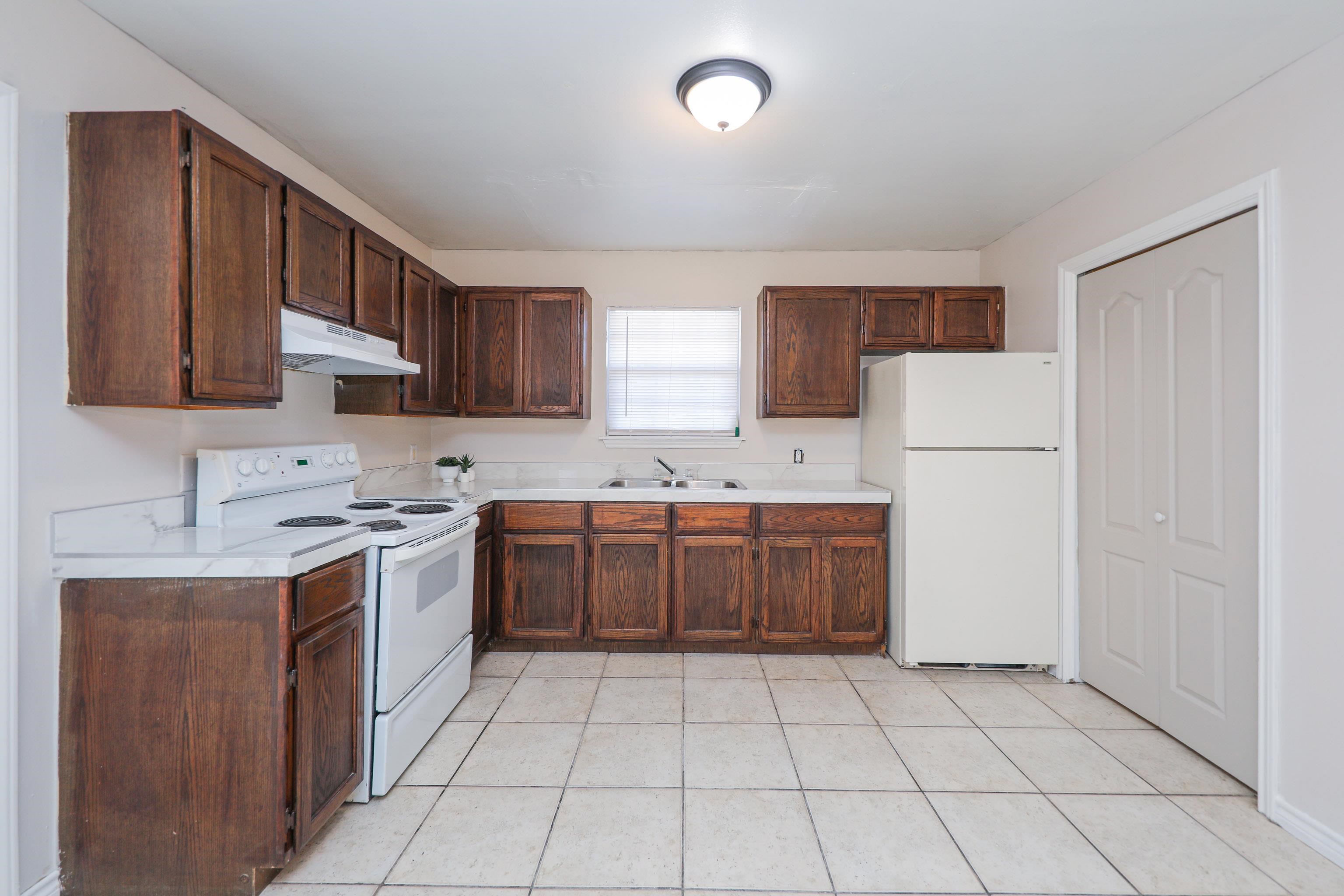 2220 Santa Cleotilde Ave Unit: 4