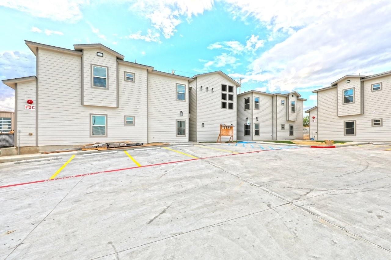 7126 Rosson Ln Unit: 107