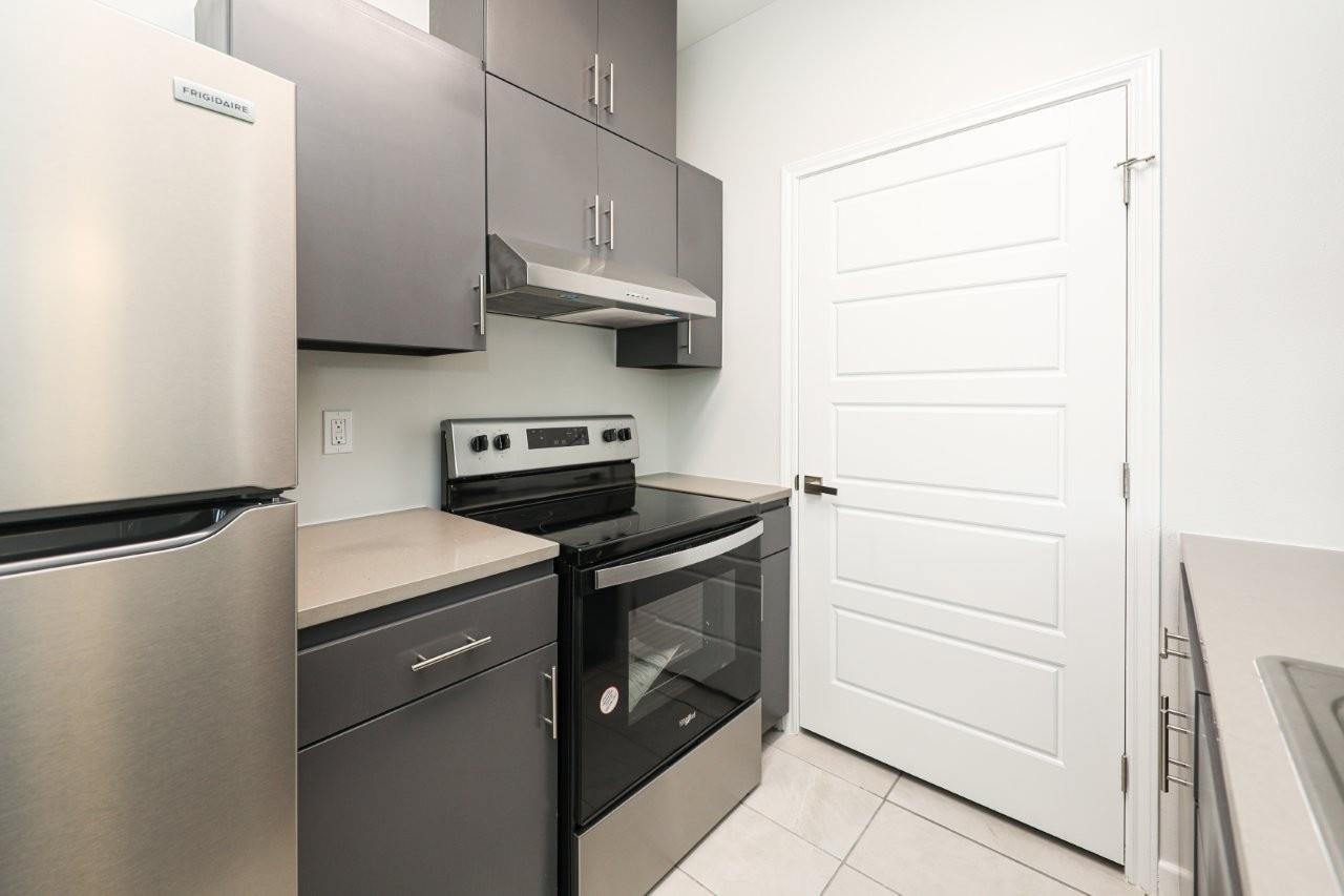 7126 Rosson Ln Unit: 107