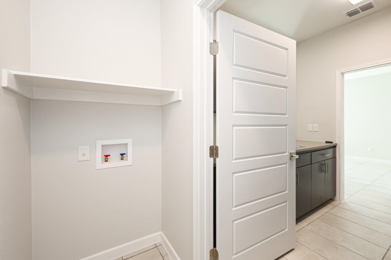 7126 Rosson Ln Unit: 107