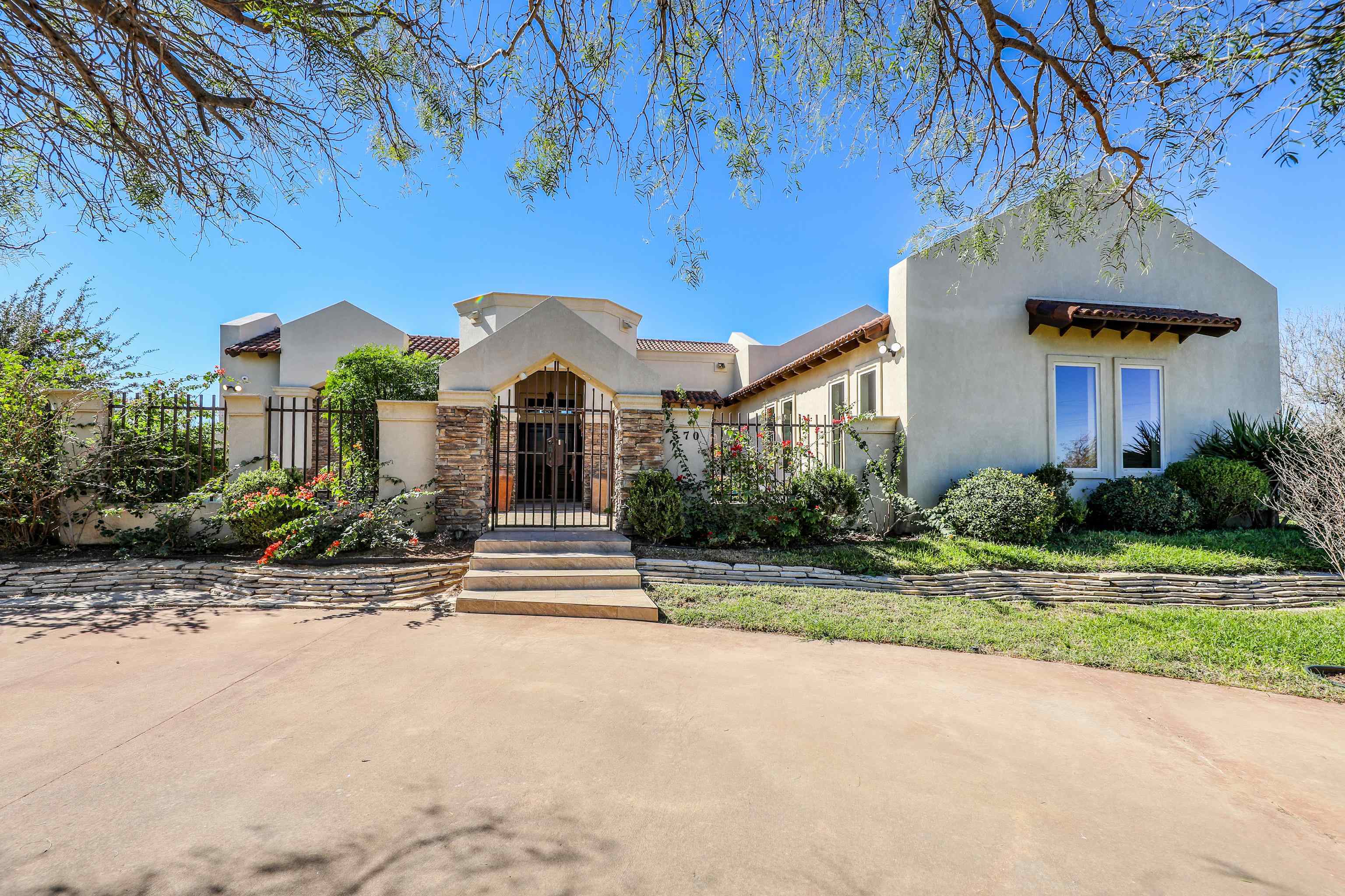 570 Well Ln
