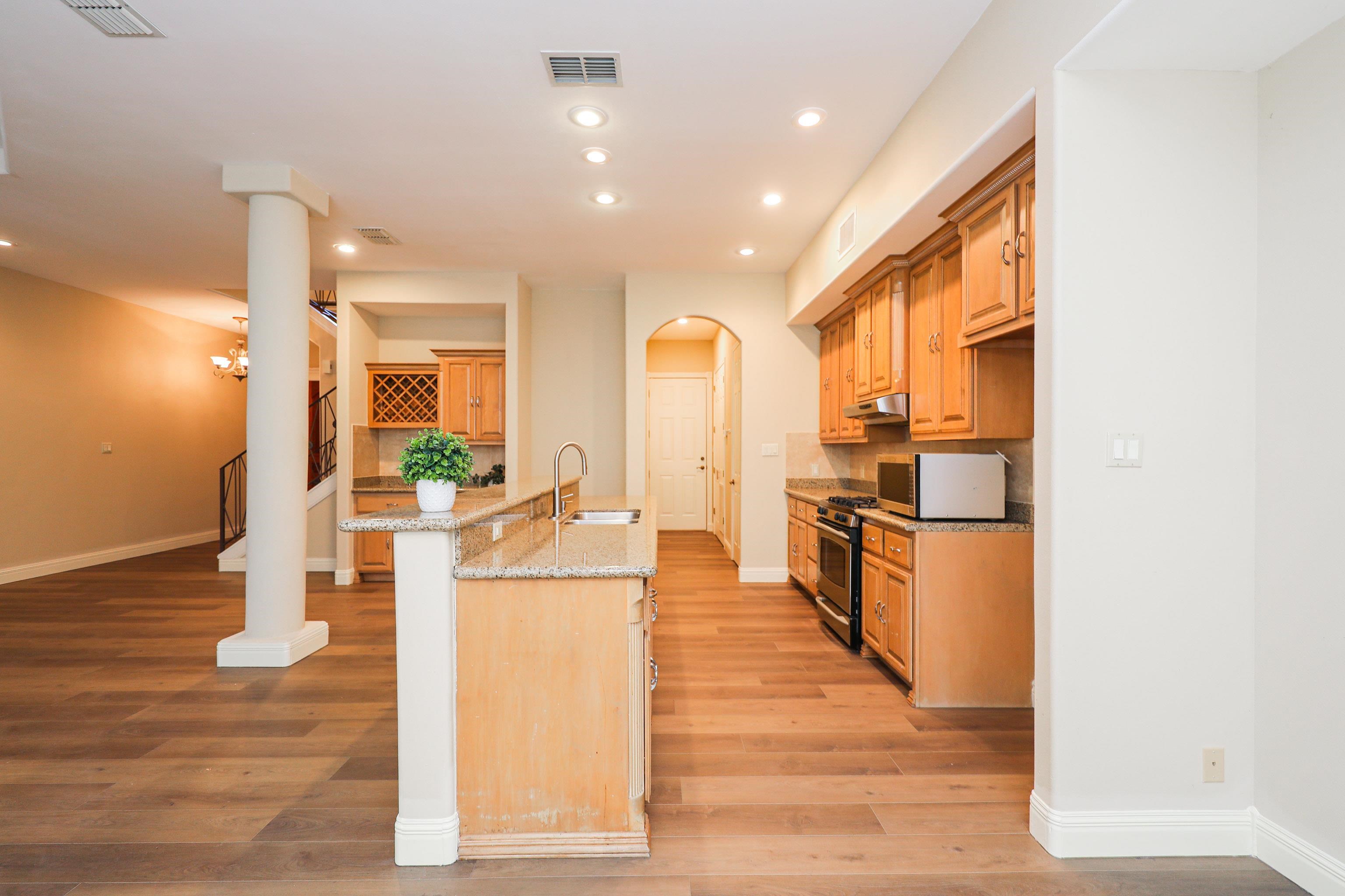 7205 Lake Victoria Rd Unit: 7205