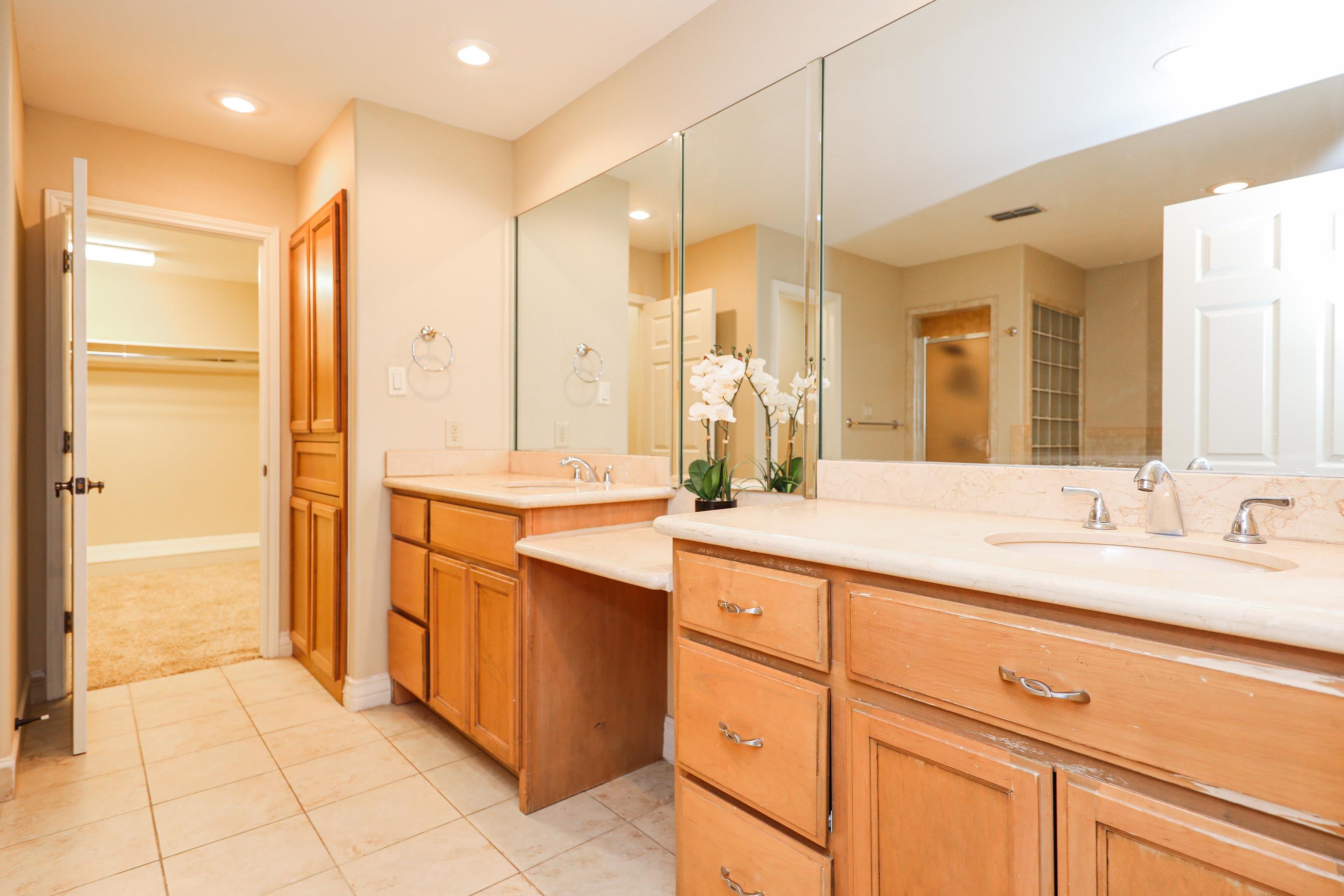 7205 Lake Victoria Rd Unit: 7205