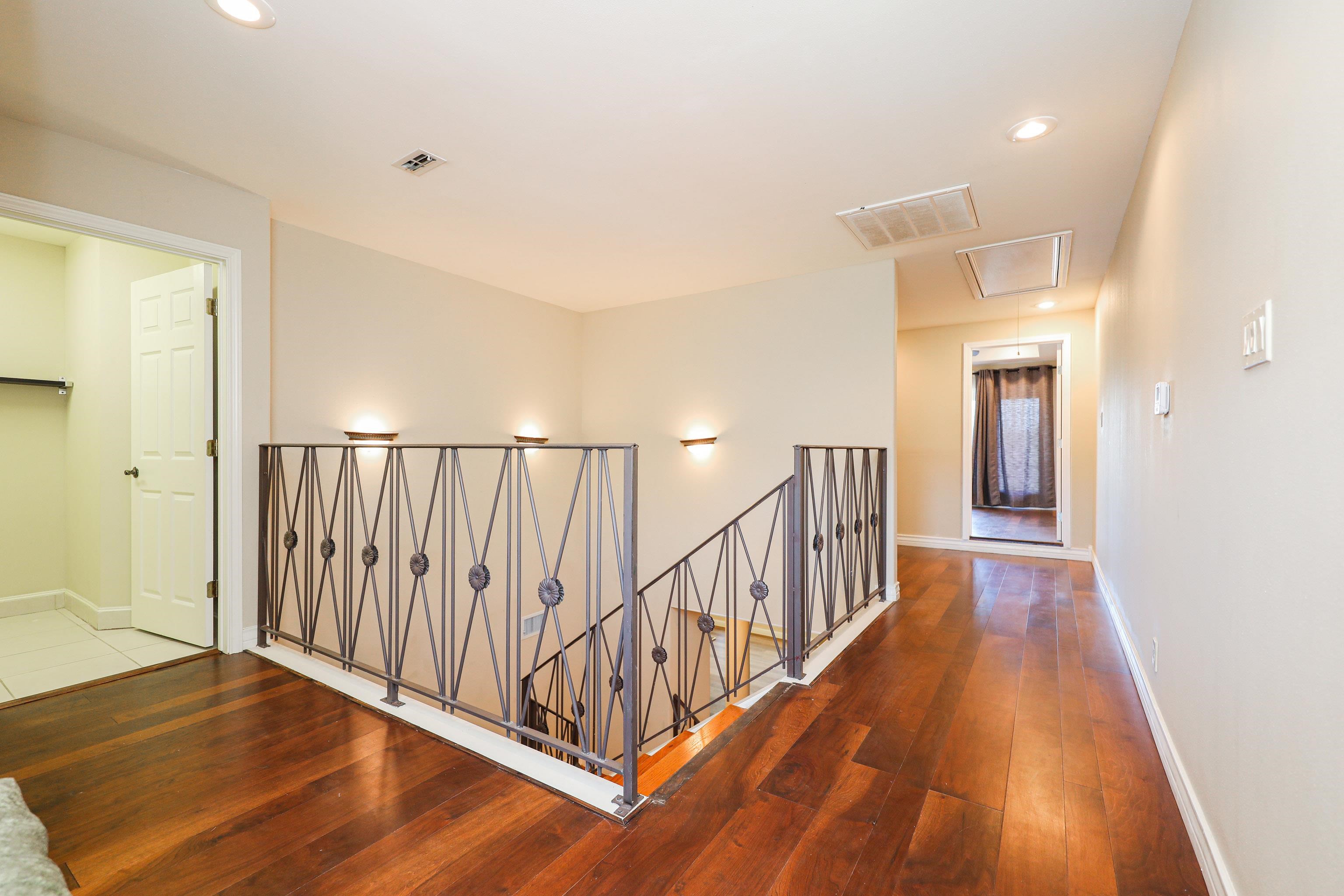 7205 Lake Victoria Rd Unit: 7205