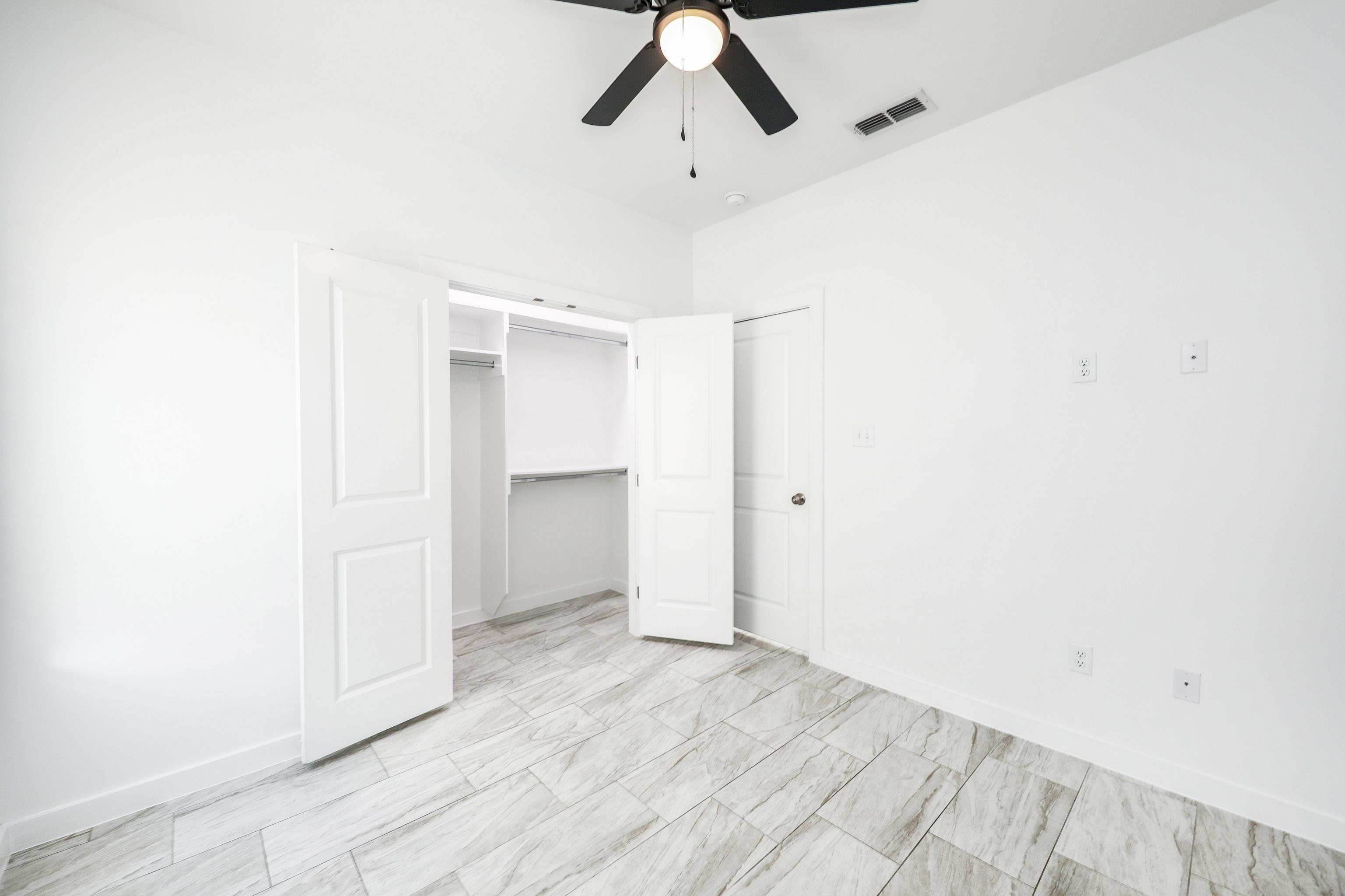 3911 Casa Blanca Lake Rd Unit: 5