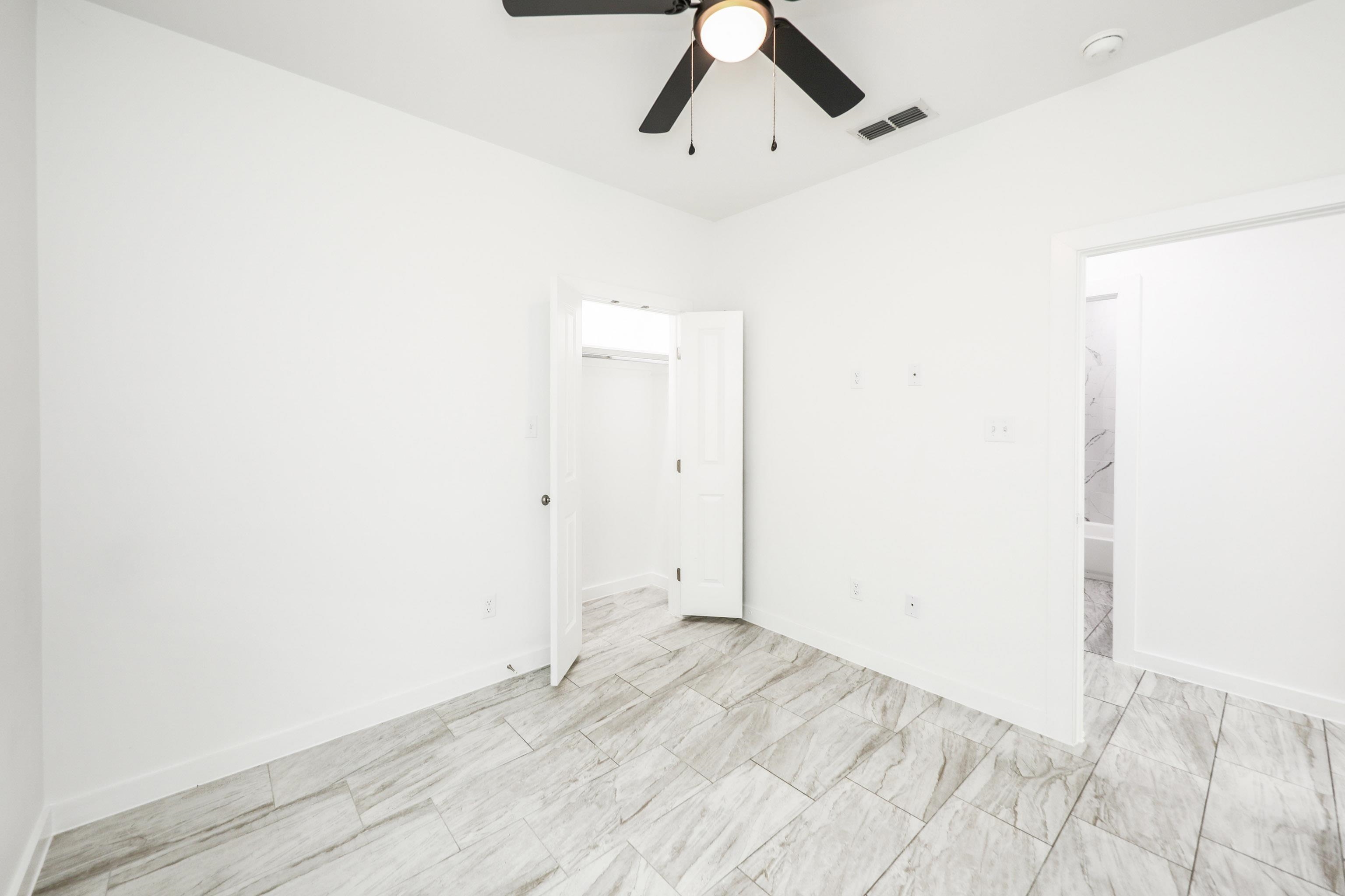 3911 Casa Blanca Lake Rd Unit: 5