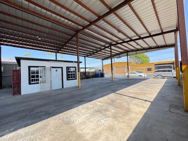 2808 San Bernardo Ave